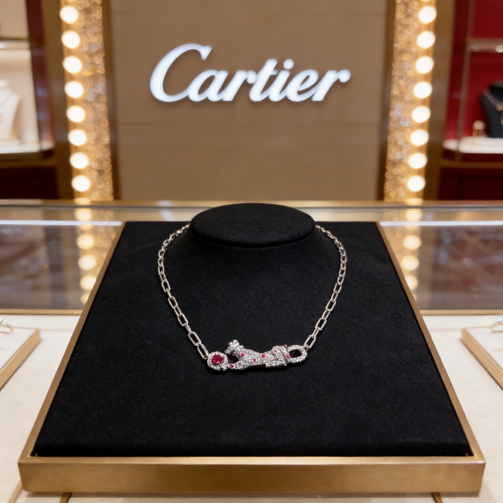 卡地亚镶钻猎豹项链 高端定制版本 镶嵌钻工艺 V金材质 经典而时尚风格 用凌厉线条重构爱情美学！打破常规