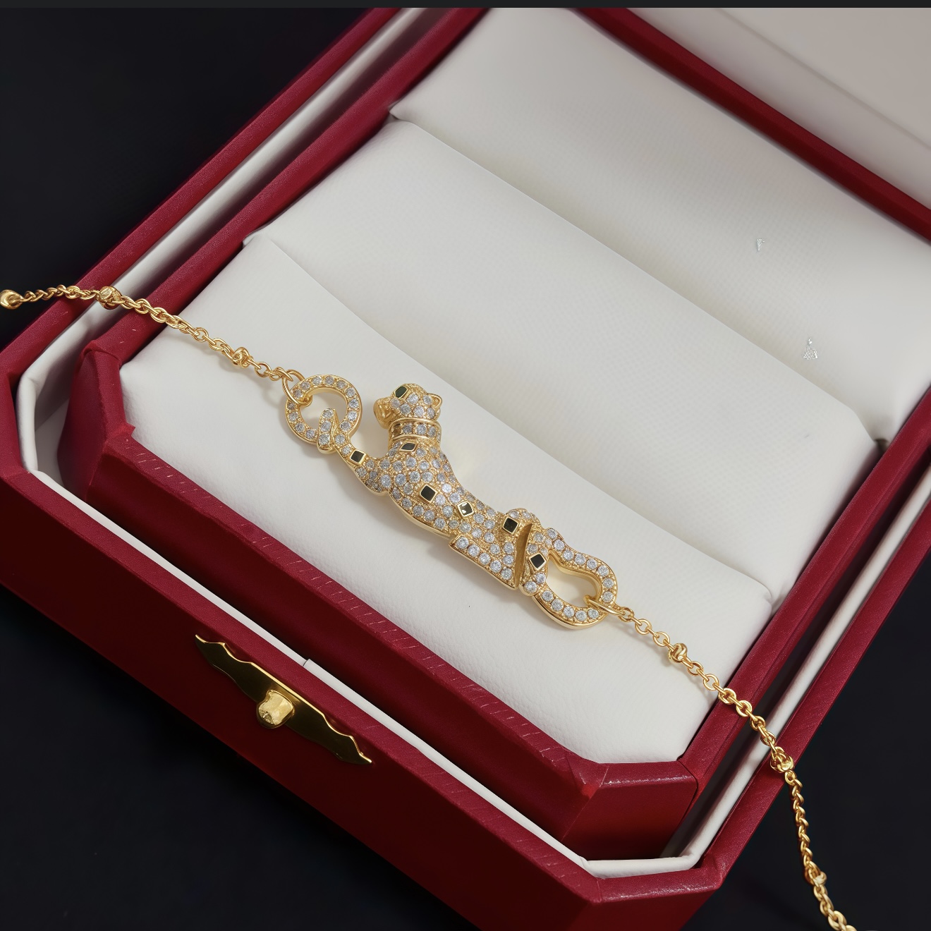 Cartier 卡地亚镶钻猎豹手链 高端定制版本 镶嵌钻工艺 V金材质 而 风格 用凌厉线条重构爱情美学 打破常规