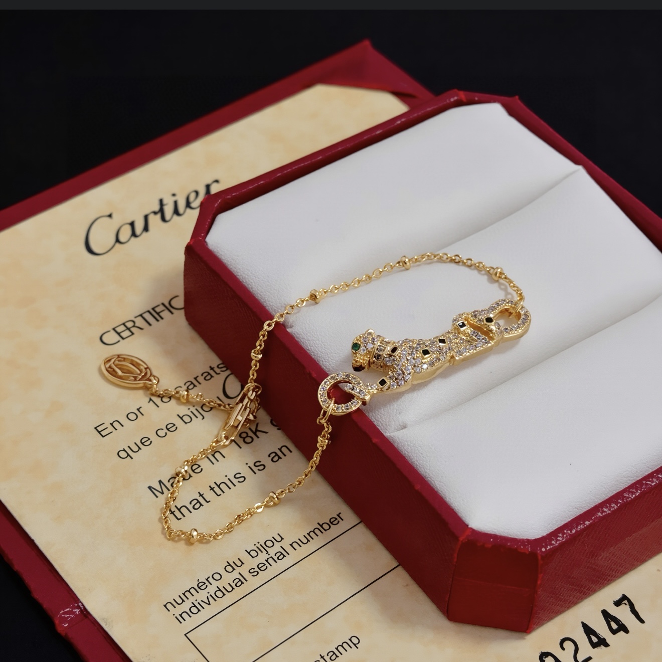 Cartier 卡地亚镶钻猎豹手链 高端定制版本 镶嵌钻工艺 V金材质 而 风格 用凌厉线条重构爱情美学 打破常规