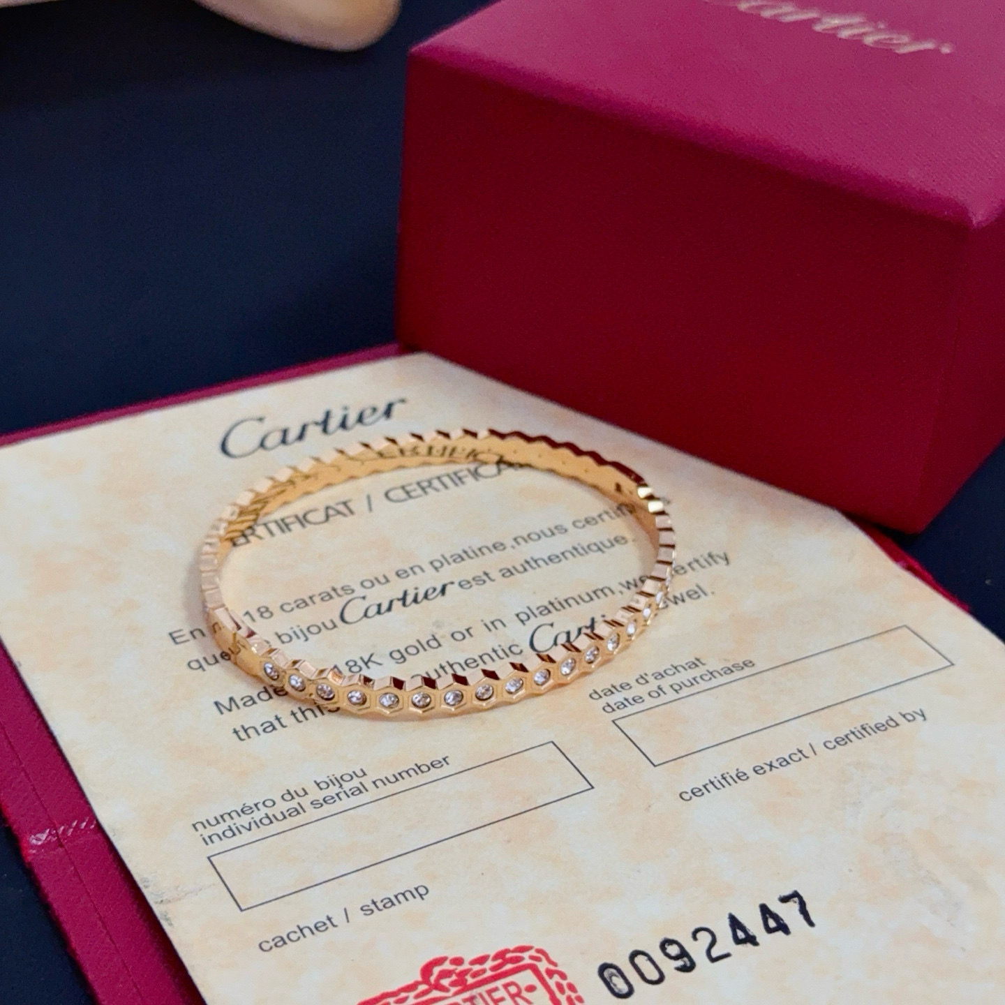 Cartier 卡地亚手镯 高端定制版本 镶嵌钻工艺 V金材质 而 风格 用凌厉线条重构爱情美学 打破常规