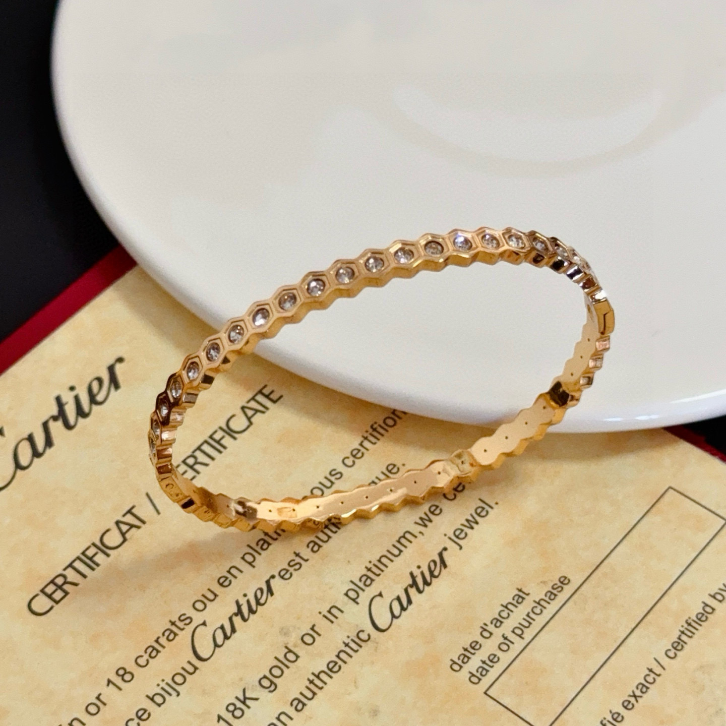 Cartier 卡地亚手镯 高端定制版本 镶嵌钻工艺 V金材质 而 风格 用凌厉线条重构爱情美学 打破常规