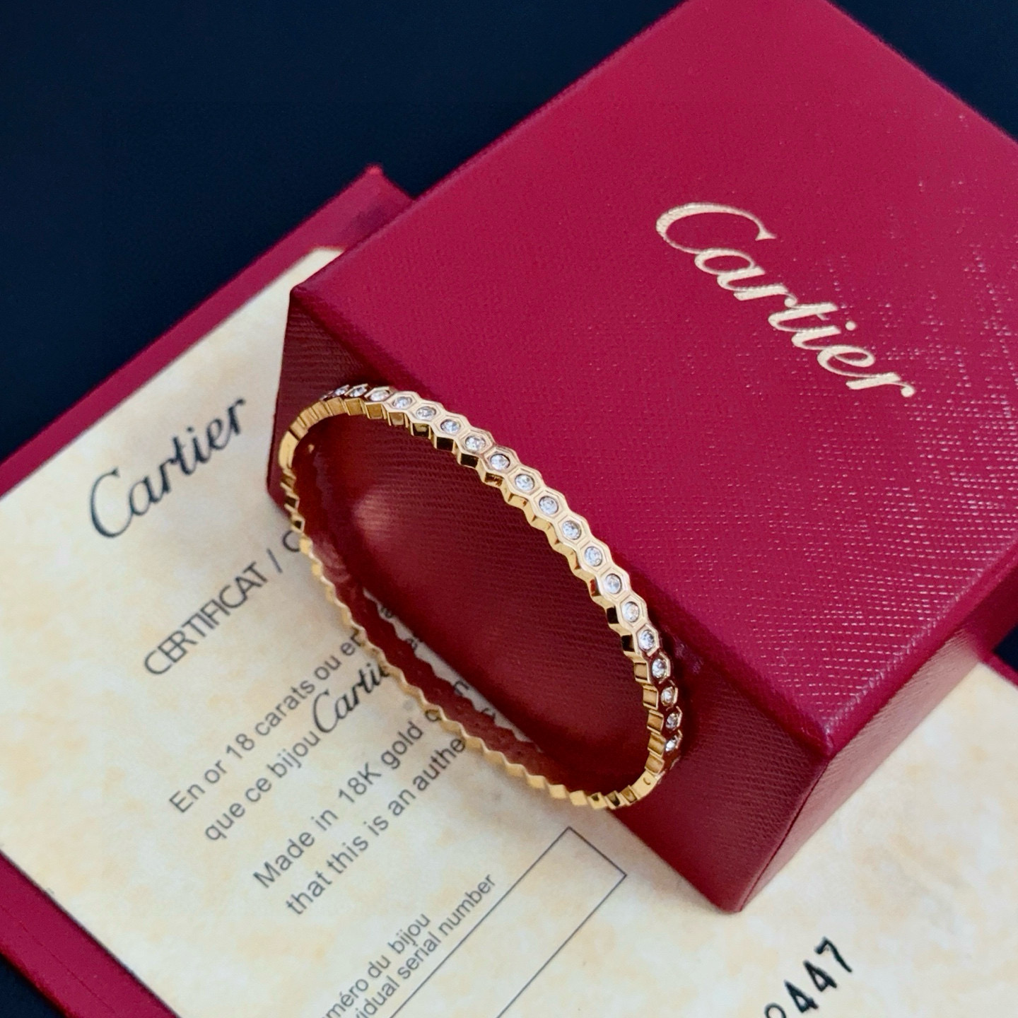 Cartier 卡地亚手镯 高端定制版本 镶嵌钻工艺 V金材质 而 风格 用凌厉线条重构爱情美学 打破常规