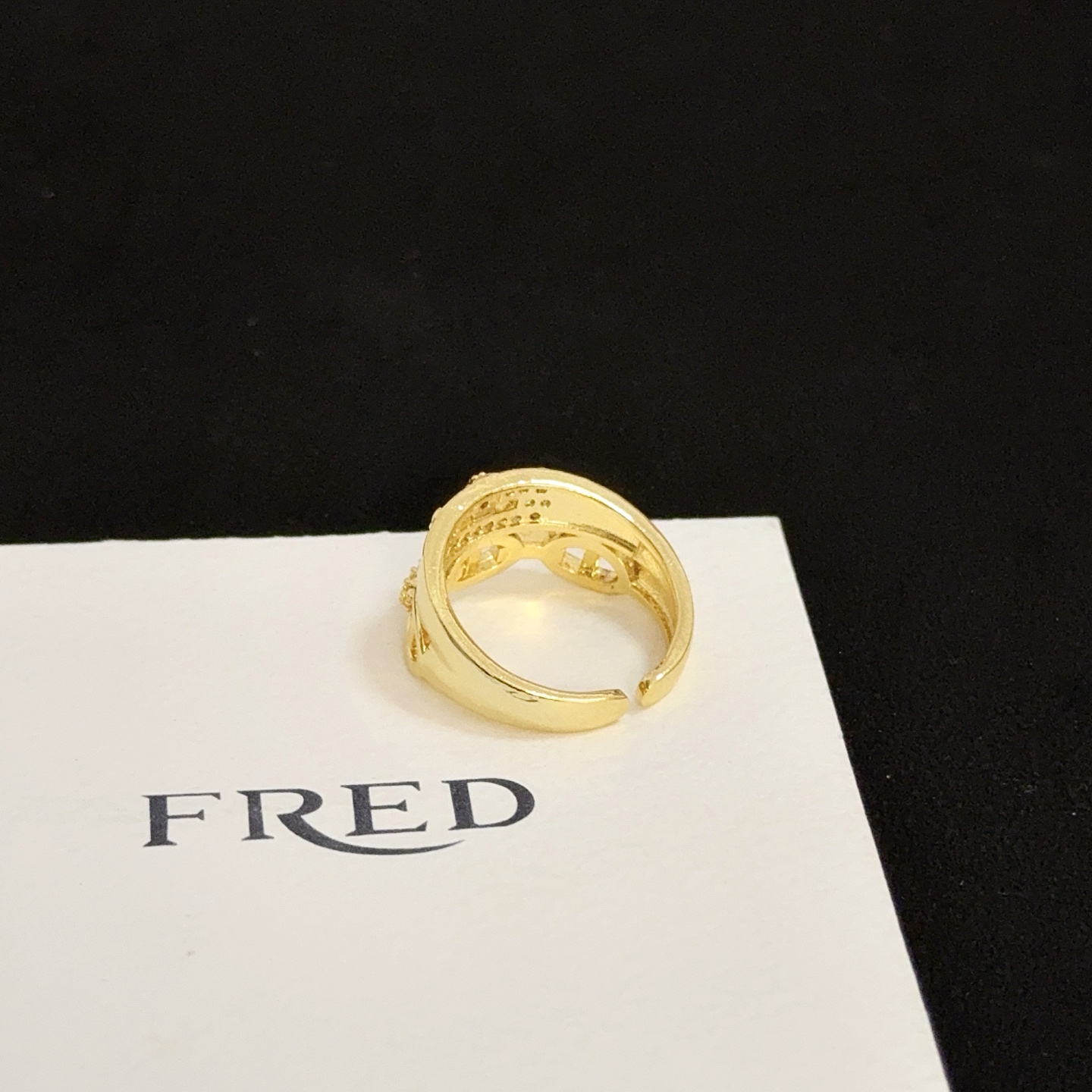 Fred 火爆 𝗙𝗥𝗘𝗗 费雷德满钻戒指，百搭， 达人 一族备必‬单品‼ ，1：1对版定制，加厚电镀18k工艺