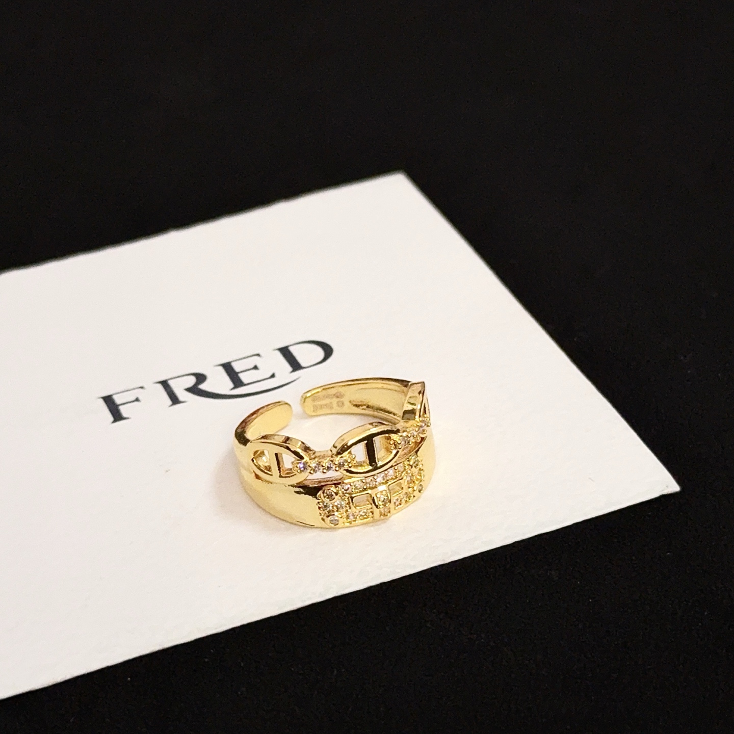 Fred 火爆 𝗙𝗥𝗘𝗗 费雷德满钻戒指，百搭， 达人 一族备必‬单品‼ ，1：1对版定制，加厚电镀18k工艺