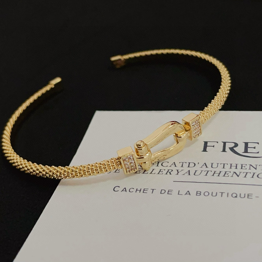Fred 火爆 𝗙𝗥𝗘𝗗 费雷德满钻马蹄扣开口手镯手绳 百搭 达人 一族备必‬单品