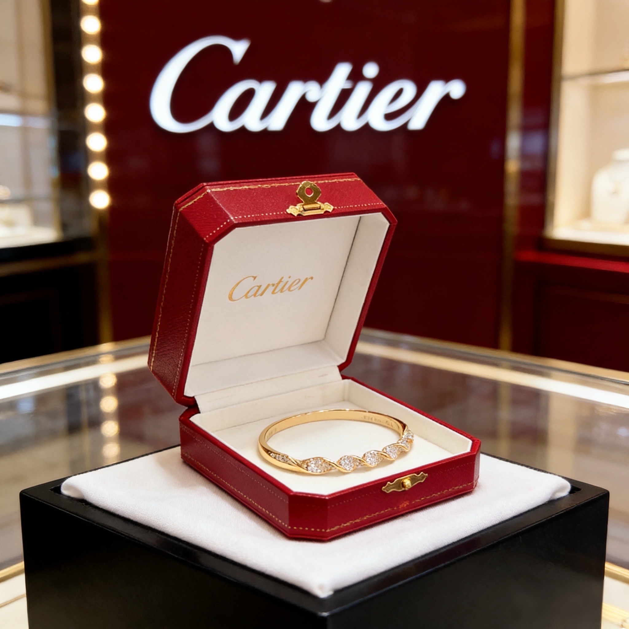 NO:754950,Cartier diamond-encrusted bracelet, high-end customized version, diamond-encrusted craftsmanship, V gold material, classic and fashionable style, reconstruct the aesthetics of love with sharp lines!  Breaking the rules, the diamond-encrusted design actually achieves the ceiling of high-end sense - no need for flashy accumulation, love should be as pure as ever. Cartier is loved by many celebrities and Internet celebrities. The Leopard series bracelet is absolutely an eternal classic, and it is not limited to men and women, and there is no age limit!  Wear it and you will be the center of attention!  , jewelry boutique, cartier, bracelet19860909卡地亚镶钻手镯 高端定制版本 镶嵌钻工艺 V金材质 经典而时尚风格 用凌厉线条重构爱情美学！打破常规,镶嵌钻设计反而成就高级感天花板——无需浮华堆砌,爱本应纯粹如初 卡地亚受众多明星网红的爱戴 豹子系列手镯 绝对是永恒经典 而且男女不限 年龄不限 ！戴上它你就是焦点！,饰品精品,cartier,bracelet,Jewelry