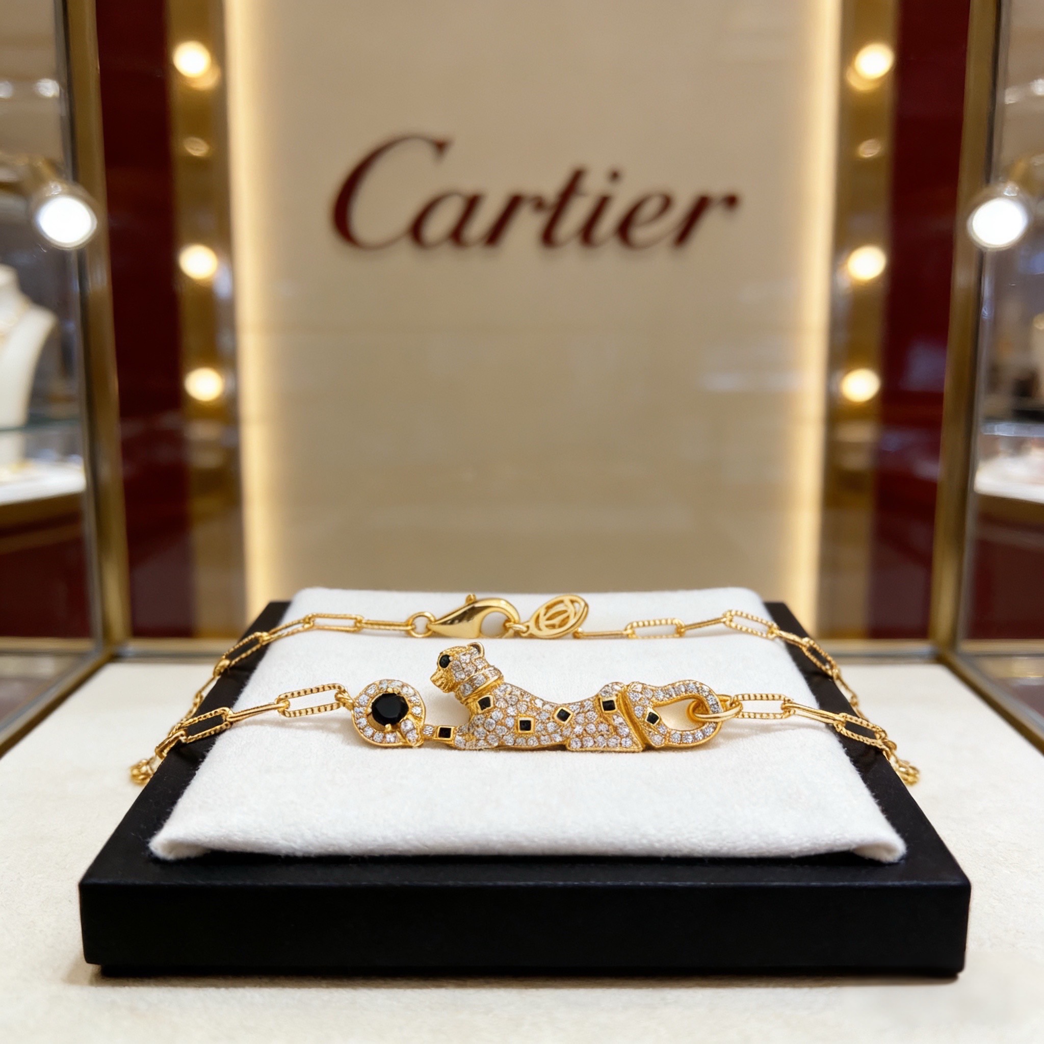 NO:754963,Cartier diamond-encrusted cheetah necklace. High-end customized version. Diamond-encrusted craftsmanship. V gold material. Classic and fashionable style. Reconstruct the aesthetics of love with sharp lines!  Breaking the rules, the diamond-encrusted design actually achieves the ceiling of high-end sense - no need for flashy accumulation, love should be as pure as ever. Cartier is loved by many celebrities and Internet celebrities. The Leopard series bracelet is absolutely an eternal classic, and it is not limited to men and women, and there is no age limit!  Wear it and you will be the center of attention!  , jewelry boutique,cartier,necklace,bracelet19860909卡地亚镶钻猎豹项链 高端定制版本 镶嵌钻工艺 V金材质 经典而时尚风格 用凌厉线条重构爱情美学！打破常规,镶嵌钻设计反而成就高级感天花板——无需浮华堆砌,爱本应纯粹如初 卡地亚受众多明星网红的爱戴 豹子系列手镯 绝对是永恒经典 而且男女不限 年龄不限 ！戴上它你就是焦点！,饰品精品,cartier,necklace,bracelet,Jewelry