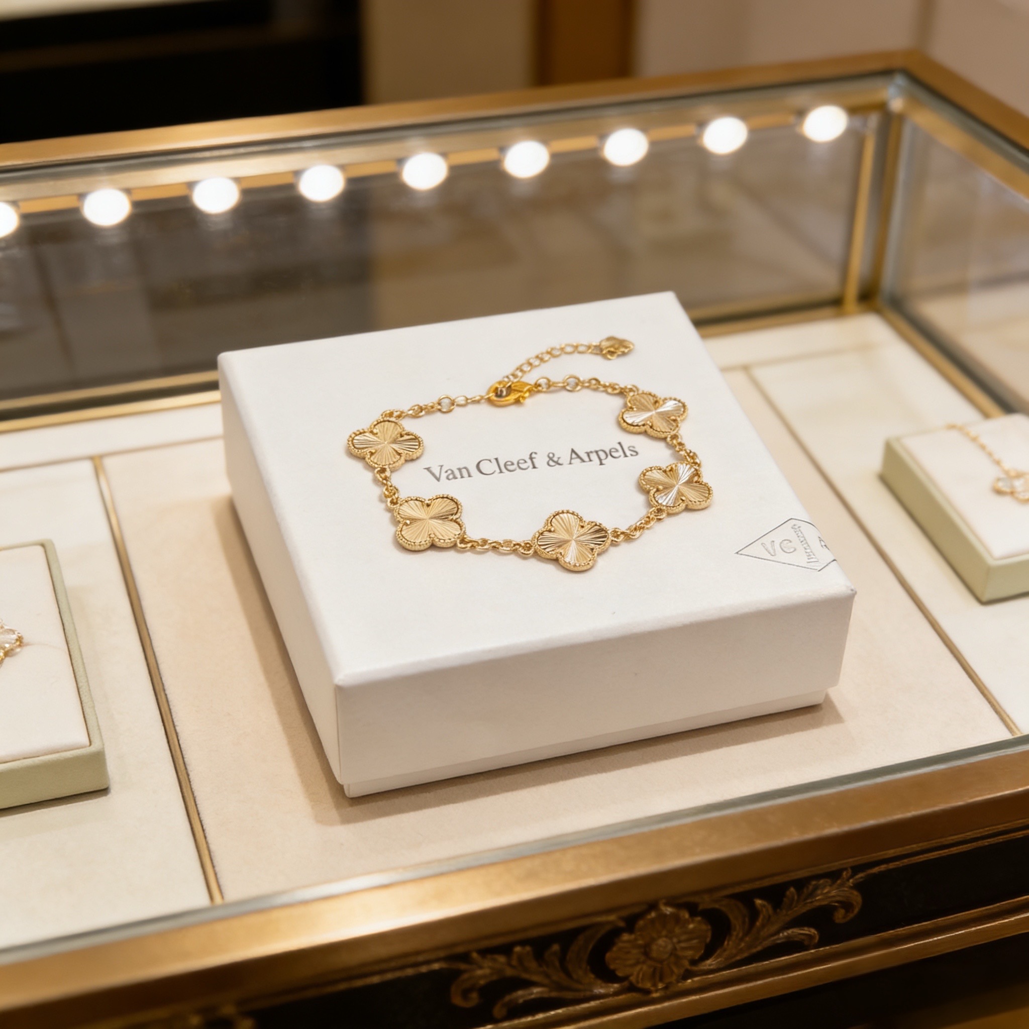 NO:763102,[Seiko Original] Popular VCA Four-leaf Clover Van Cleef & Arpels Bracelet V Gold Level Classic Work Same as Official Website Fashion Trend Multi-layered metal carving design makes the petals more three-dimensional. Inlaid with full diamond craftsmanship, it shows the feminine temperament [Gift] Four-leaf clover lucky pattern symbolizes luck and happiness. Unique and romantic, blending simple and harmonious lines with materials. Polished and polished, showing nobility and elegance [Celebration] [Celebration], boutique jewelry, van  cleef,bracelet19860909〔精工原版〕爆款 VCA四叶草梵克雅宝手链 V金等级 经典之作 官网同款 时尚潮流 采用多层次金属雕刻设计 使花瓣更立体 镶嵌满钻工艺 尽显女性柔美气质[礼物] 四叶草幸运图案 象征幸运和幸福 独特又浪漫将简单和谐的线条与材质相融合 经过抛光和打磨 彰显高贵优雅[庆祝][庆祝],饰品精品,van cleef,bracelet,Jewelry