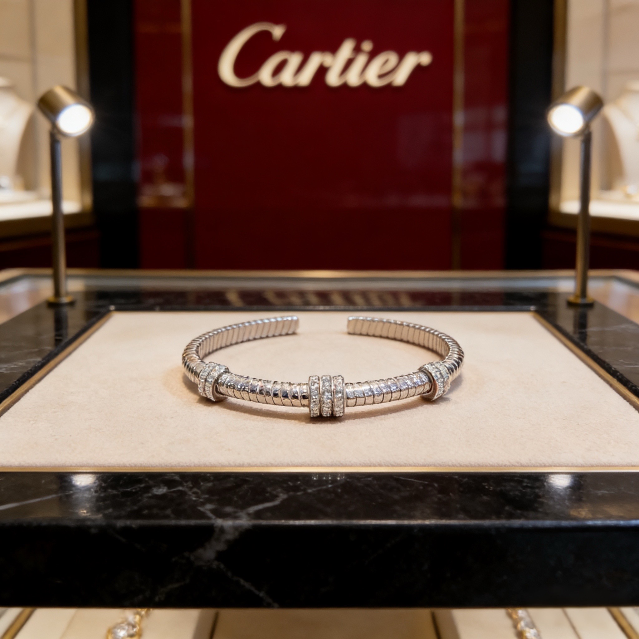 NO:763122,Cartier diamond-encrusted bracelet, high-end customized version, diamond-encrusted craftsmanship, V gold material, classic and fashionable style, reconstruct the aesthetics of love with sharp lines!  Breaking the rules, the diamond-encrusted design actually achieves the ceiling of high-end sense - no need for flashy accumulation, love should be as pure as ever. Cartier is loved by many celebrities and Internet celebrities. The Leopard series bracelet is absolutely an eternal classic, and it is not limited to men and women, and there is no age limit!  Wear it and you will be the center of attention!  , jewelry boutique, cartier, bracelet19860909卡地亚镶钻手镯 高端定制版本 镶嵌钻工艺 V金材质 经典而时尚风格 用凌厉线条重构爱情美学！打破常规,镶嵌钻设计反而成就高级感天花板——无需浮华堆砌,爱本应纯粹如初 卡地亚受众多明星网红的爱戴 豹子系列手镯 绝对是永恒经典 而且男女不限 年龄不限 ！戴上它你就是焦点！,饰品精品,cartier,bracelet,Jewelry