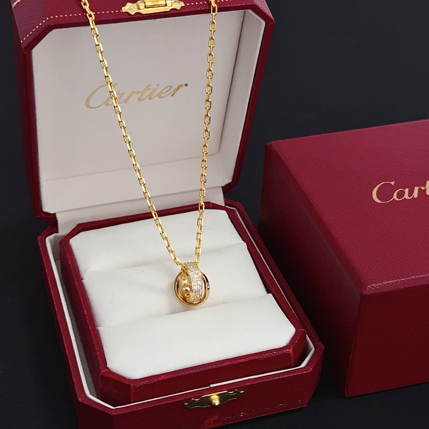Cartier 卡地亚镶钻项链 高端定制版本 镶嵌钻工艺 V金材质 而 风格 用凌厉线条重构爱情美学 打破常规