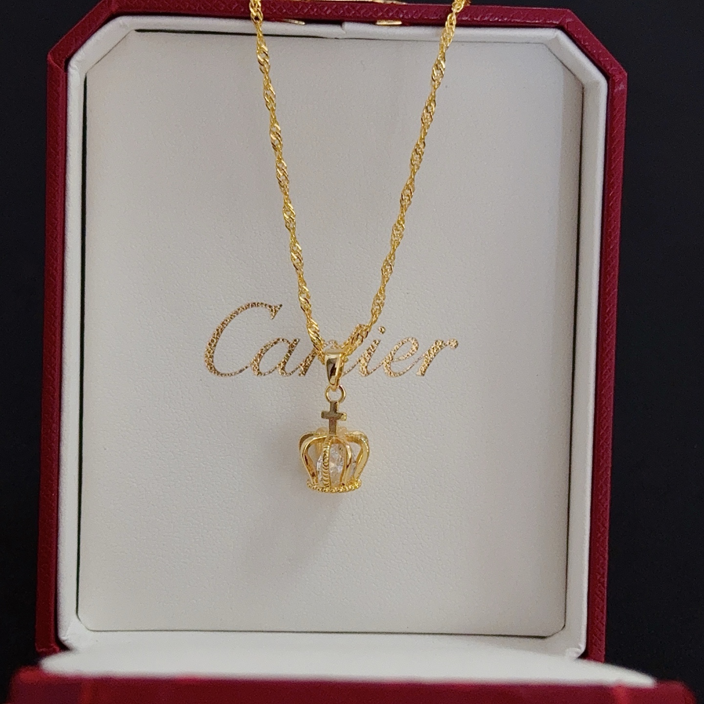 Cartier 卡地亚镶钻项链 高端定制版本 镶嵌钻工艺 V金材质 而 风格 用凌厉线条重构爱情美学 打破常规