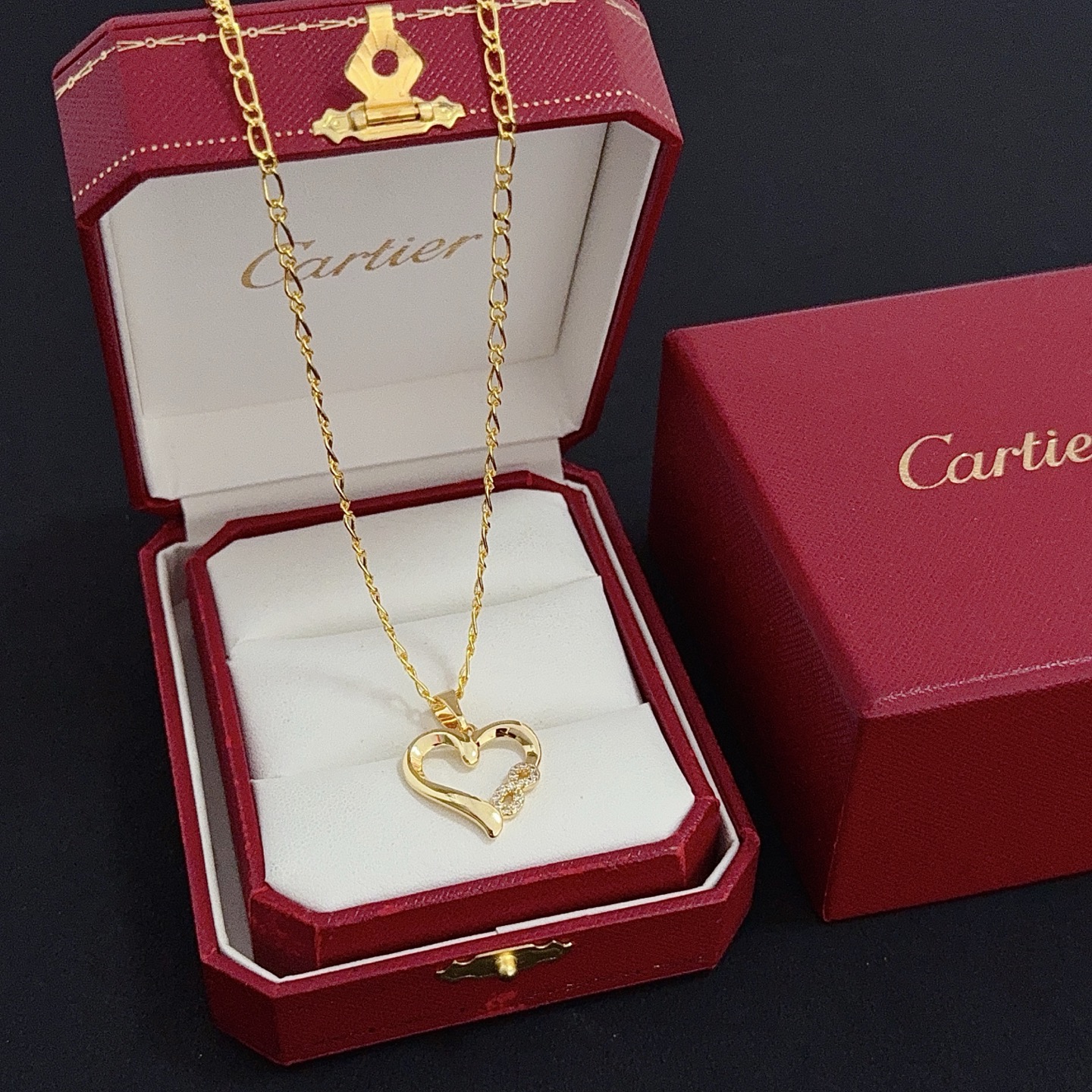 NO:763131,Cartier diamond-encrusted necklace, high-end customized version, diamond-encrusted craftsmanship, V gold material, classic and fashionable style, reconstruct the aesthetics of love with sharp lines!  Breaking the rules, the diamond-encrusted design actually achieves the ceiling of high-end sense - no need for flashy accumulation, love should be as pure as ever. Cartier is loved by many celebrities and Internet celebrities. The Leopard series bracelet is absolutely an eternal classic, and it is not limited to men and women, and there is no age limit!  Wear it and you will be the center of attention!  , jewelry boutique,cartier,necklace,bracelet19860909卡地亚镶钻项链 高端定制版本 镶嵌钻工艺 V金材质 经典而时尚风格 用凌厉线条重构爱情美学！打破常规,镶嵌钻设计反而成就高级感天花板——无需浮华堆砌,爱本应纯粹如初 卡地亚受众多明星网红的爱戴 豹子系列手镯 绝对是永恒经典 而且男女不限 年龄不限 ！戴上它你就是焦点！,饰品精品,cartier,necklace,bracelet,Jewelry