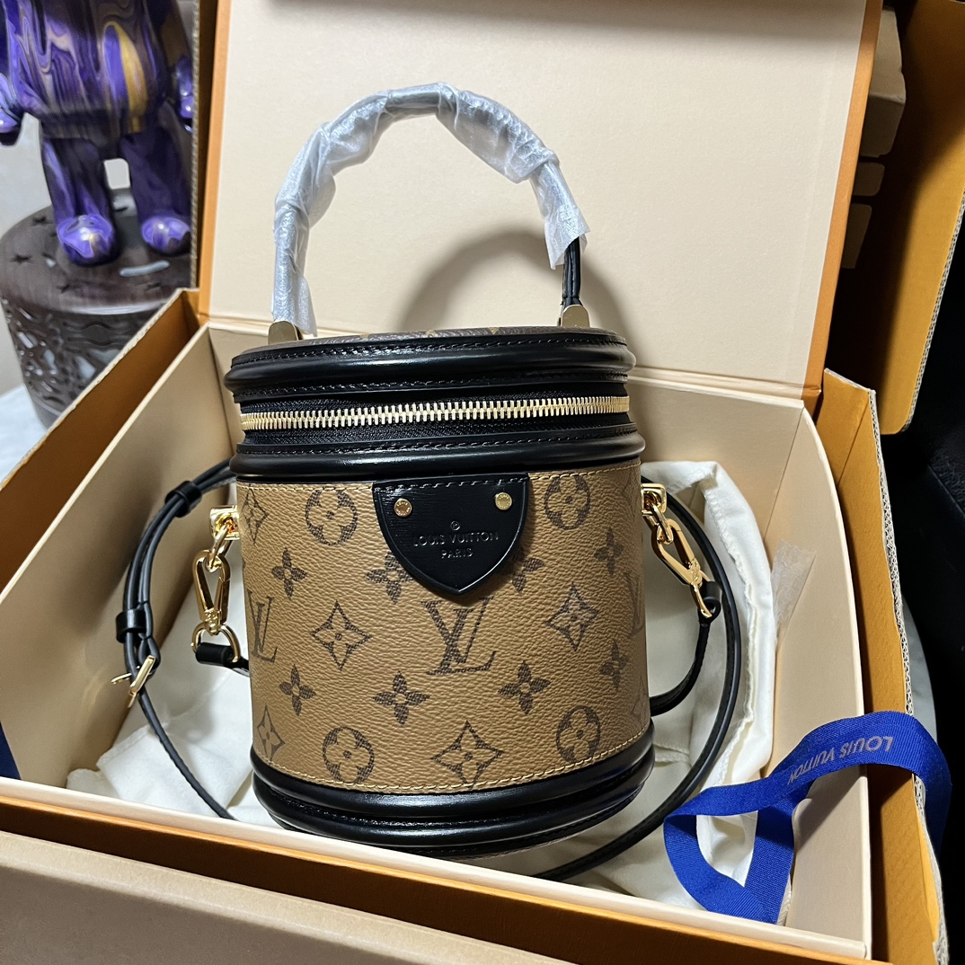 Louis Vuitton LV Cannes Cosmetic Bags M43986