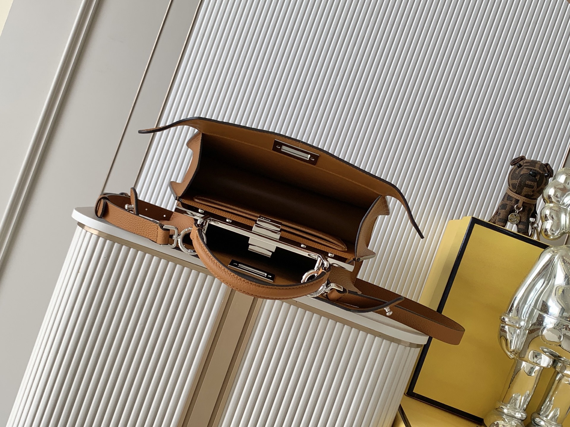 fendi peekaboo iseeu small selleria brown bag
