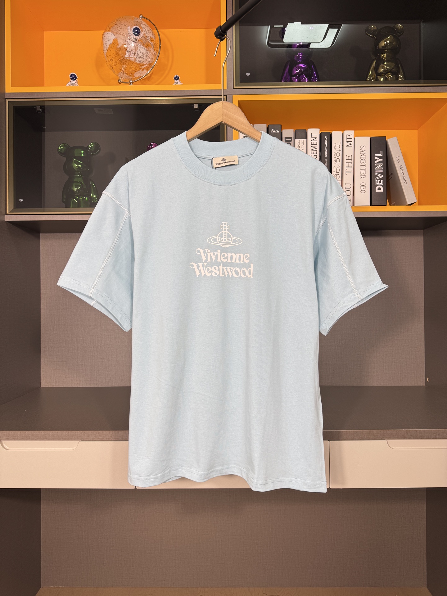 Vivienne Westwood西太后 25ss logo图案印花明线短袖
面料采用高...