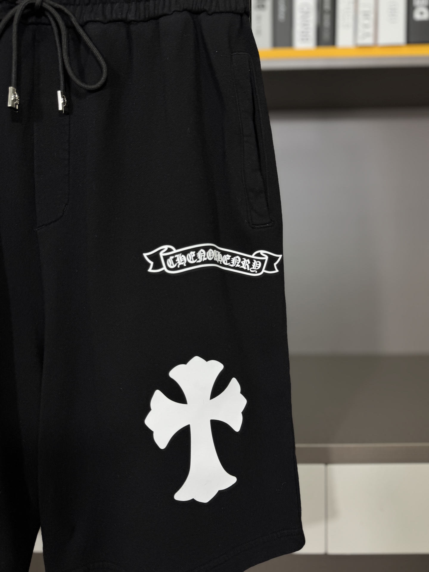 Chrome Hearts Pantalones Cortos Estampados con Cruz para Hombre 4 i1750356394041 7132 0 2