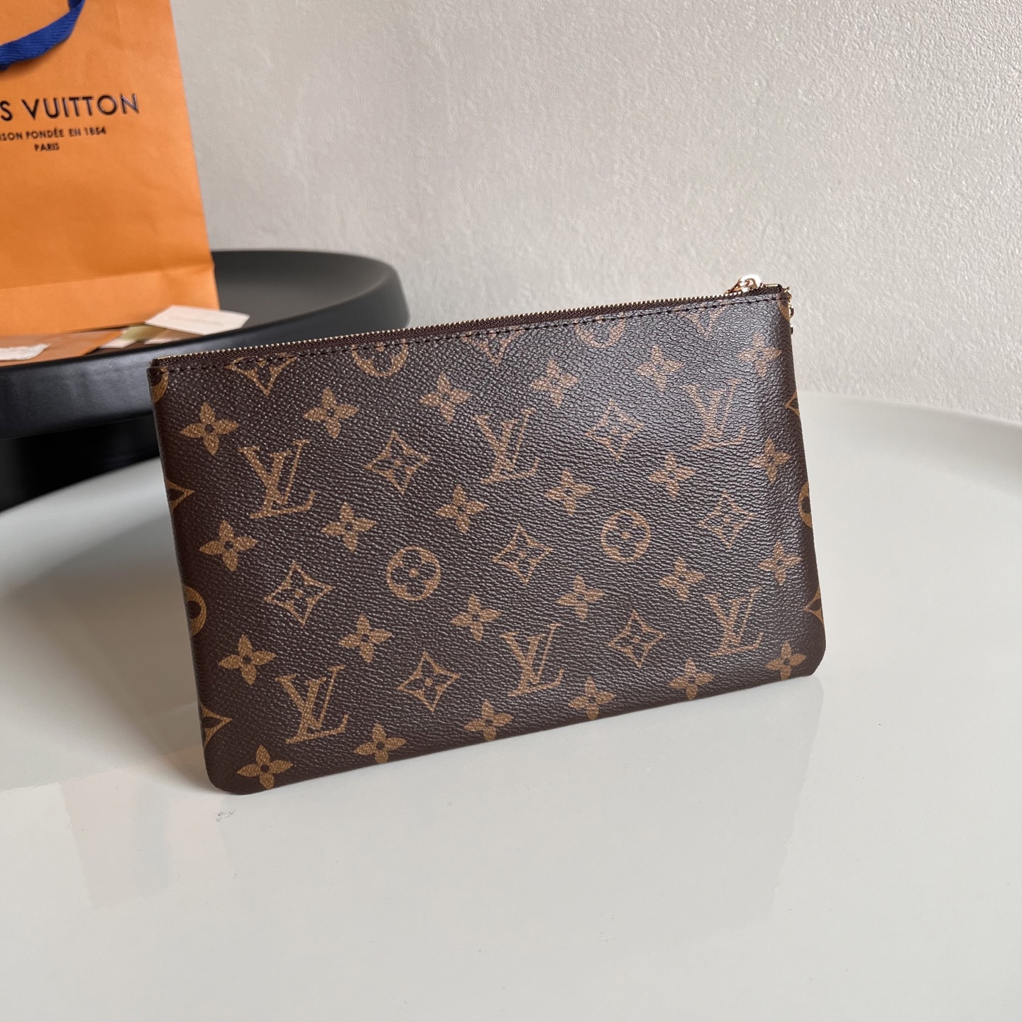  芯片版M13560中袋 Pochette Clés 中号钥匙零钱包为诞生于 1984 年的经典系列再添