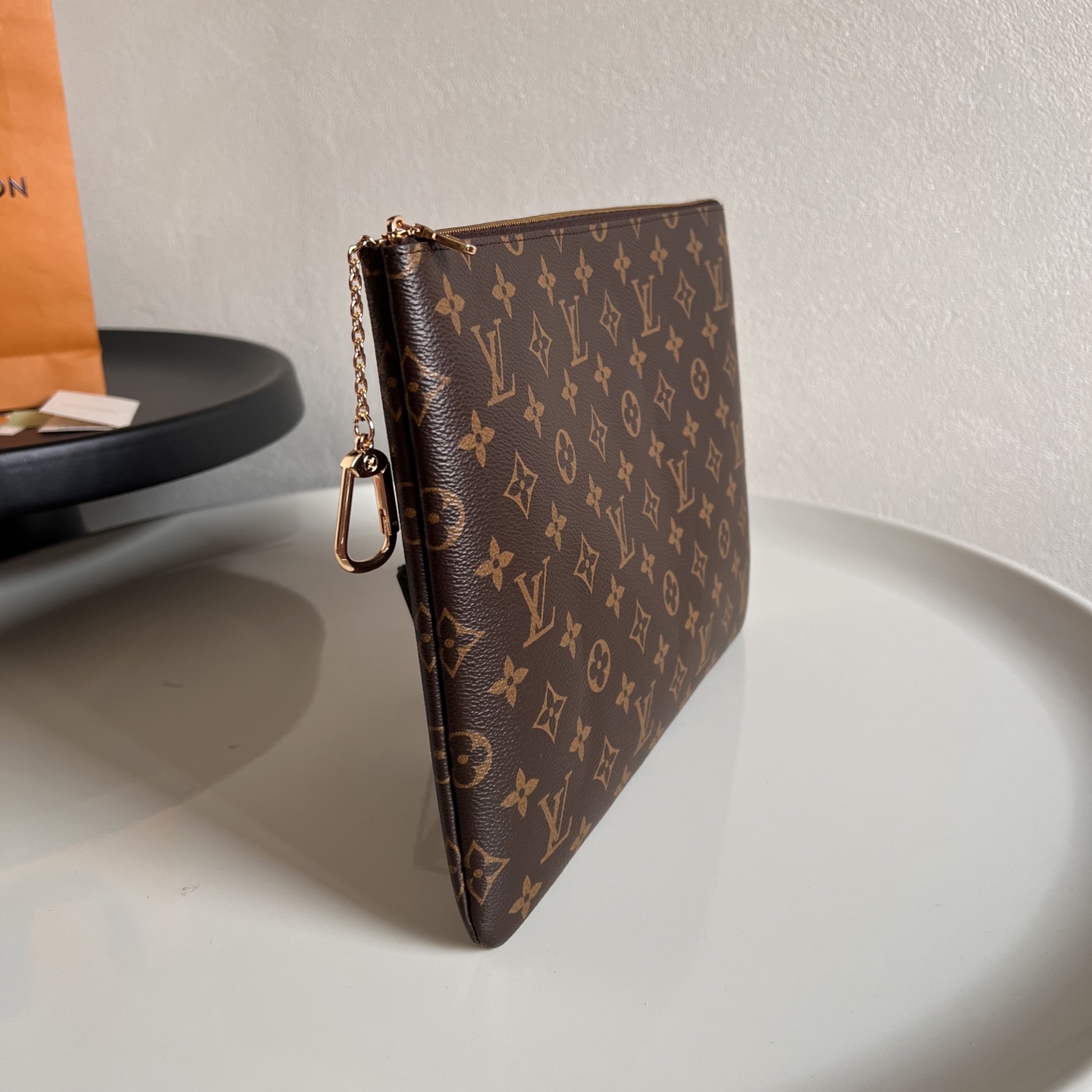  芯片版M13561 大袋 這款煥然一新的Pochette Clés L是品牌於80年代推出經典系列的全