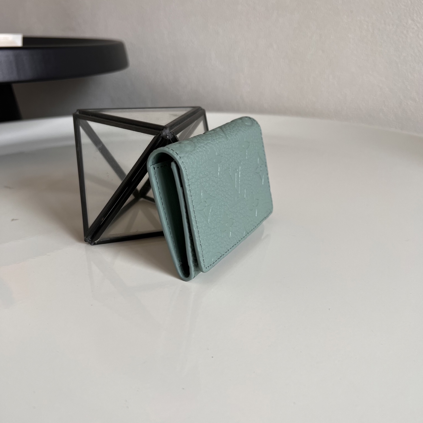  芯片版M13891绿色  本款 Envelope 名片夹取材粒面 Monogram 压纹 Tauril