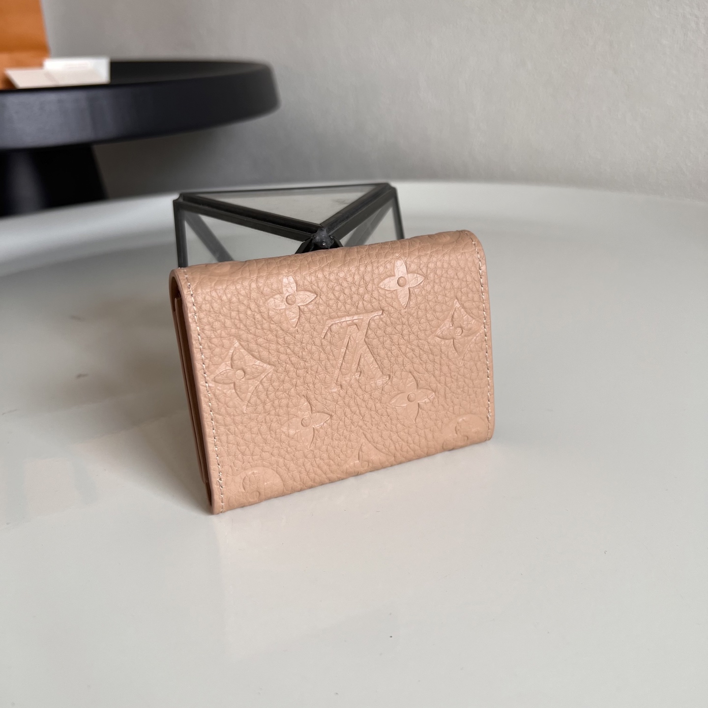  芯片版M13891卡其  本款 Envelope 名片夹取材粒面 Monogram 压纹 Tauril