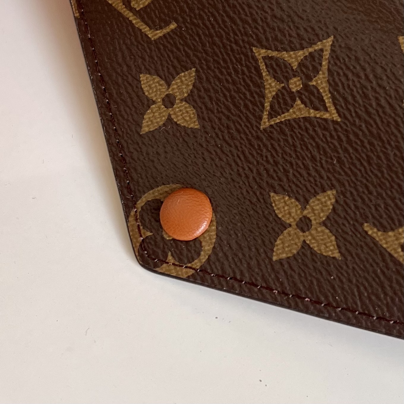  芯片版M41938 啡色！此款钱夹采用柔软的Monogram 帆布制成！衬以颜色鲜艳的內衬！气质极为优