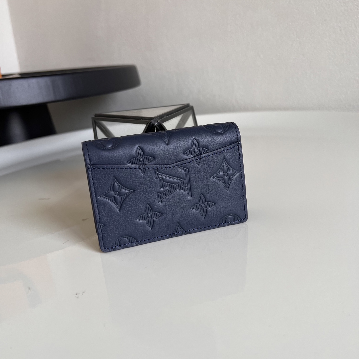  芯片版口袋钱包 M14786蓝色 Monogram Shadow小牛皮裁制而成的路易口袋钱夹，携带日用