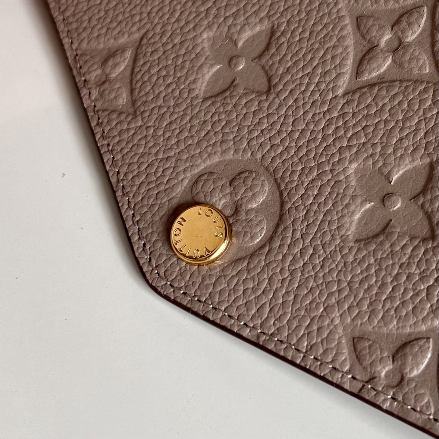  芯片版顶级原单 M82257黑色  M82256灰色  长款 沙拉钱包 标志性的Monogram图案的