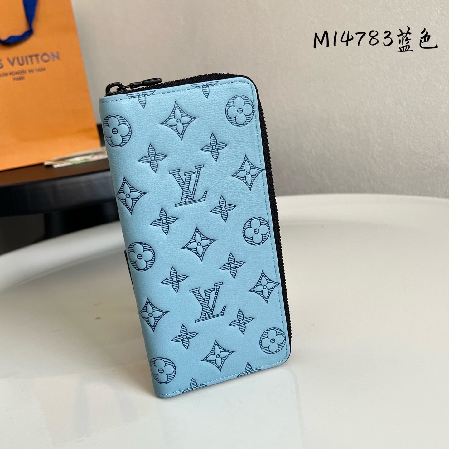 芯片版💕M14783蓝色 头层牛皮制作！本款 Zippy Vertical 钱夹先后采用印花和压印工艺。