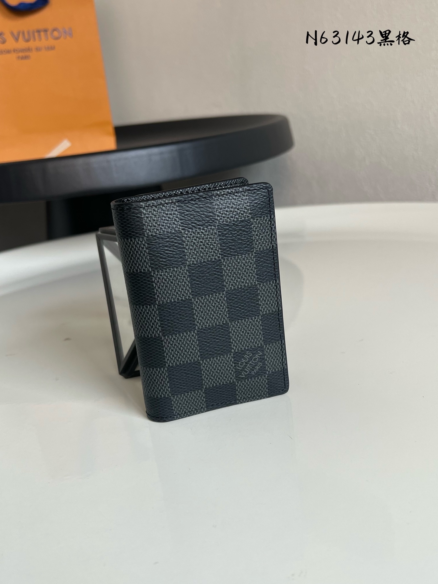 原单芯片版💕M60502老花 M61696黑花 N63143黑格 N63145啡格帆布袋装钱包，可收纳卡片，收入手袋或衣服口袋轻而易举，这是男性的终极阳刚宣言。size:8x11cm