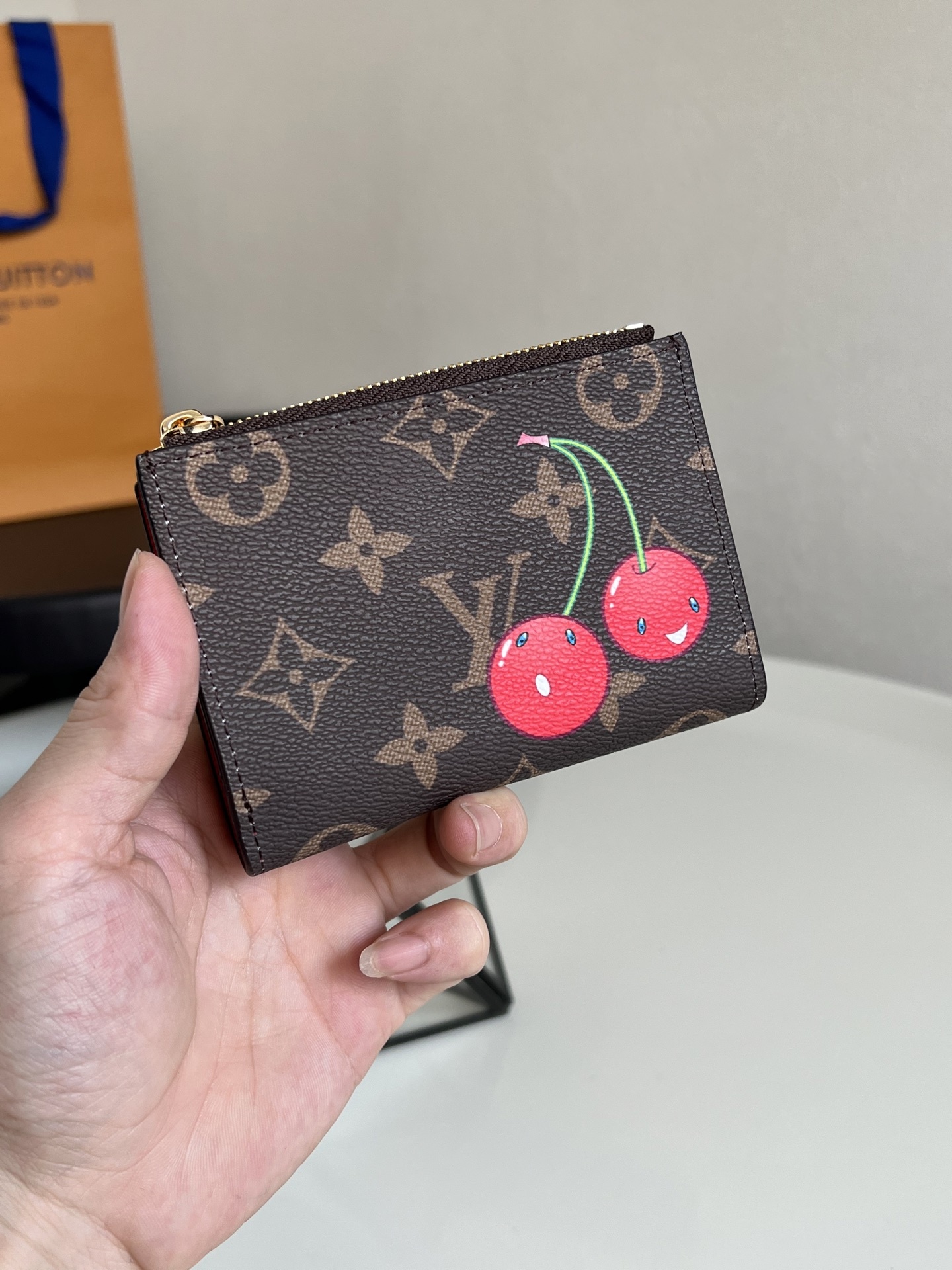 芯片版💕 顶级原单 M13420樱桃 Portefeuille Lisa 采用 Monogram 帆布制