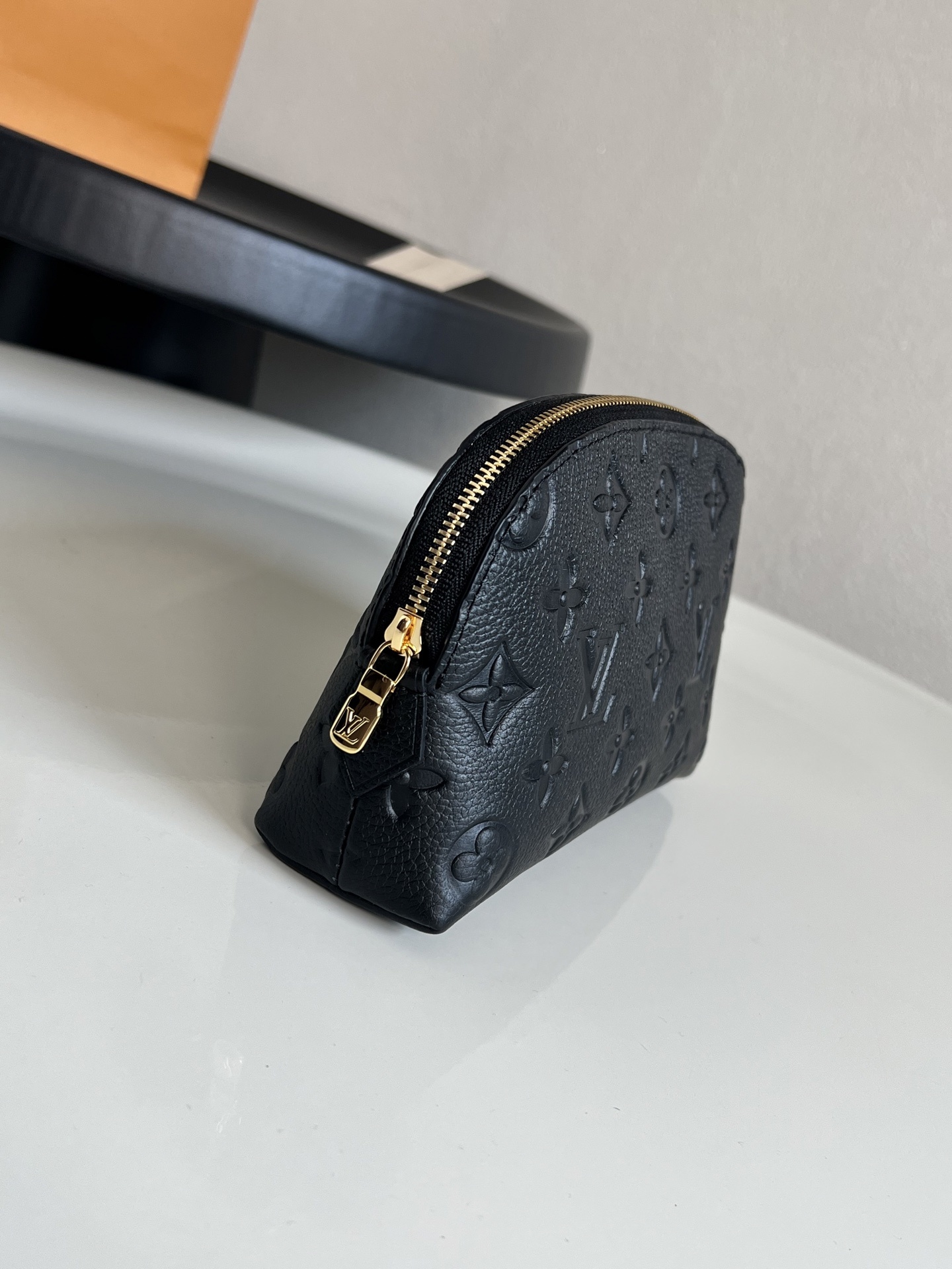 芯片版💕 化妆包 M47515黑压 这款 Damier 压花化妆包以拉链开合,取放化妆品轻松方便,设有一