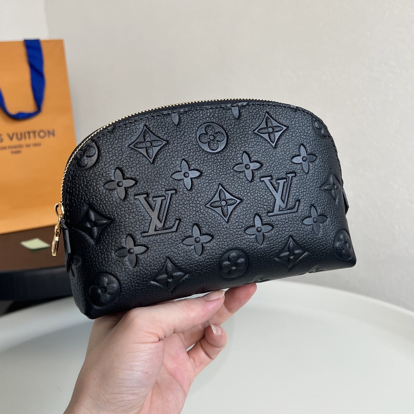 芯片版💕 化妆包 M47515黑压 这款 Damier 压花化妆包以拉链开合,取放化妆品轻松方便,设有一
