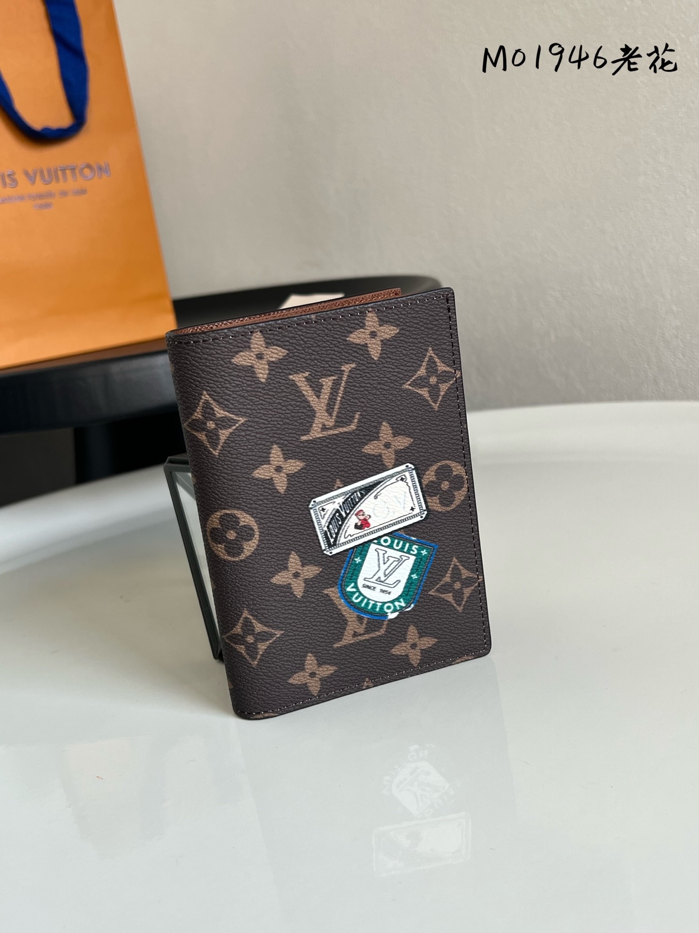 芯片版💕M01946老花 本款 Mon Monogram 系列护照套采用经典 Monogram 涂层帆布