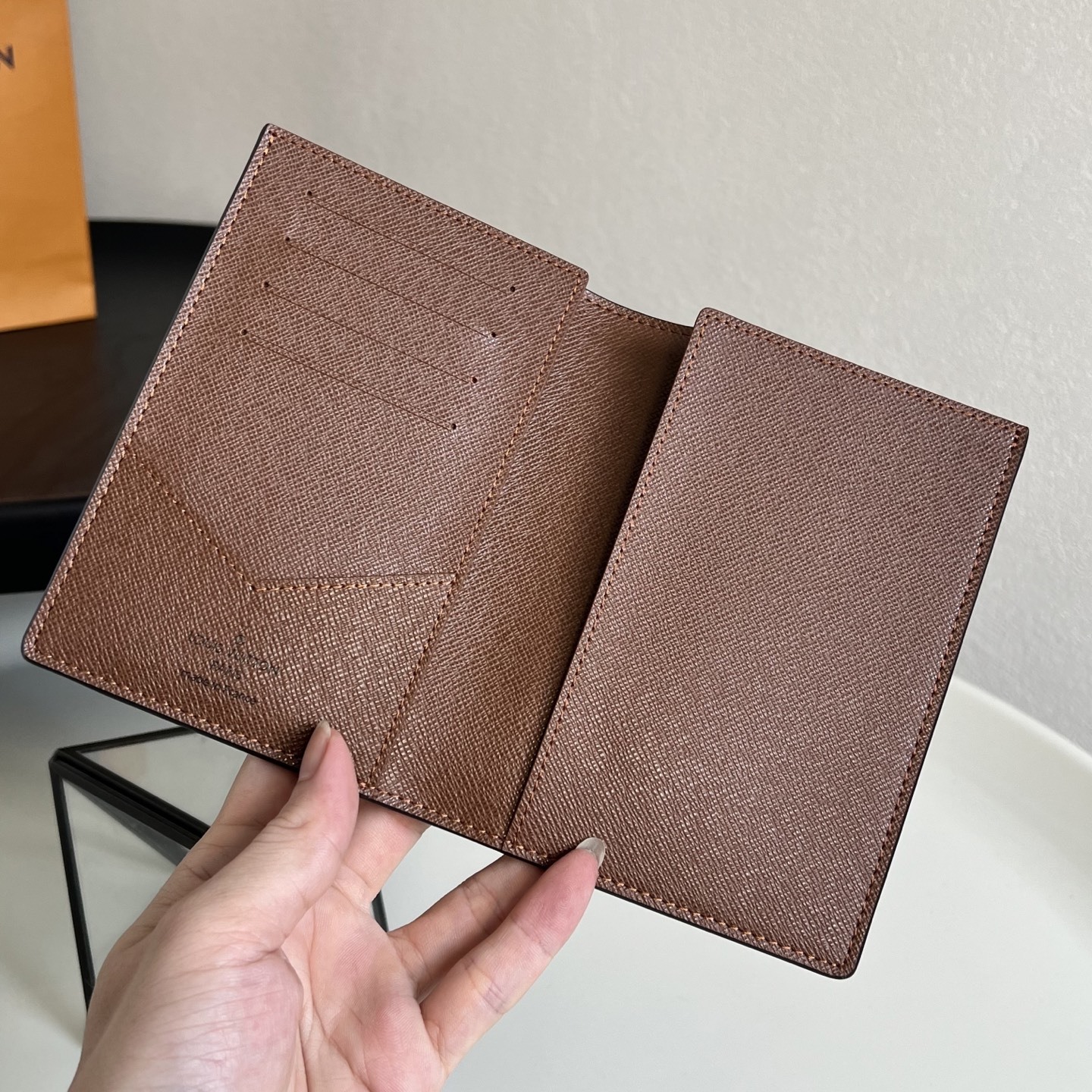 芯片版💕M01946老花 本款 Mon Monogram 系列护照套采用经典 Monogram 涂层帆布
