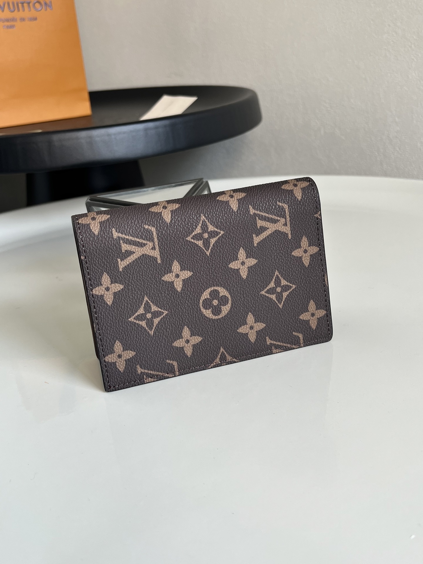 芯片版💕M01946老花 本款 Mon Monogram 系列护照套采用经典 Monogram 涂层帆布