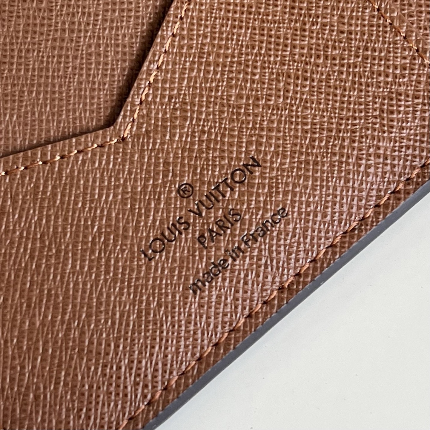 芯片版💕M01946老花 本款 Mon Monogram 系列护照套采用经典 Monogram 涂层帆布