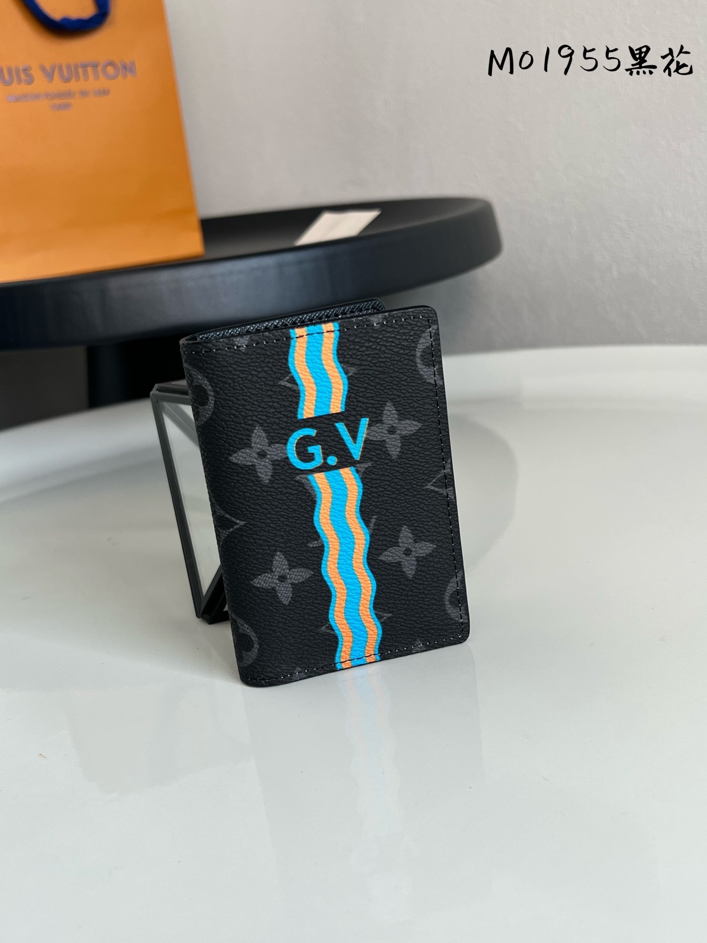 芯片版💕M01955黑花 本款口袋钱夹出自 Mon Monogram 系列,以 Monogram 帆布成