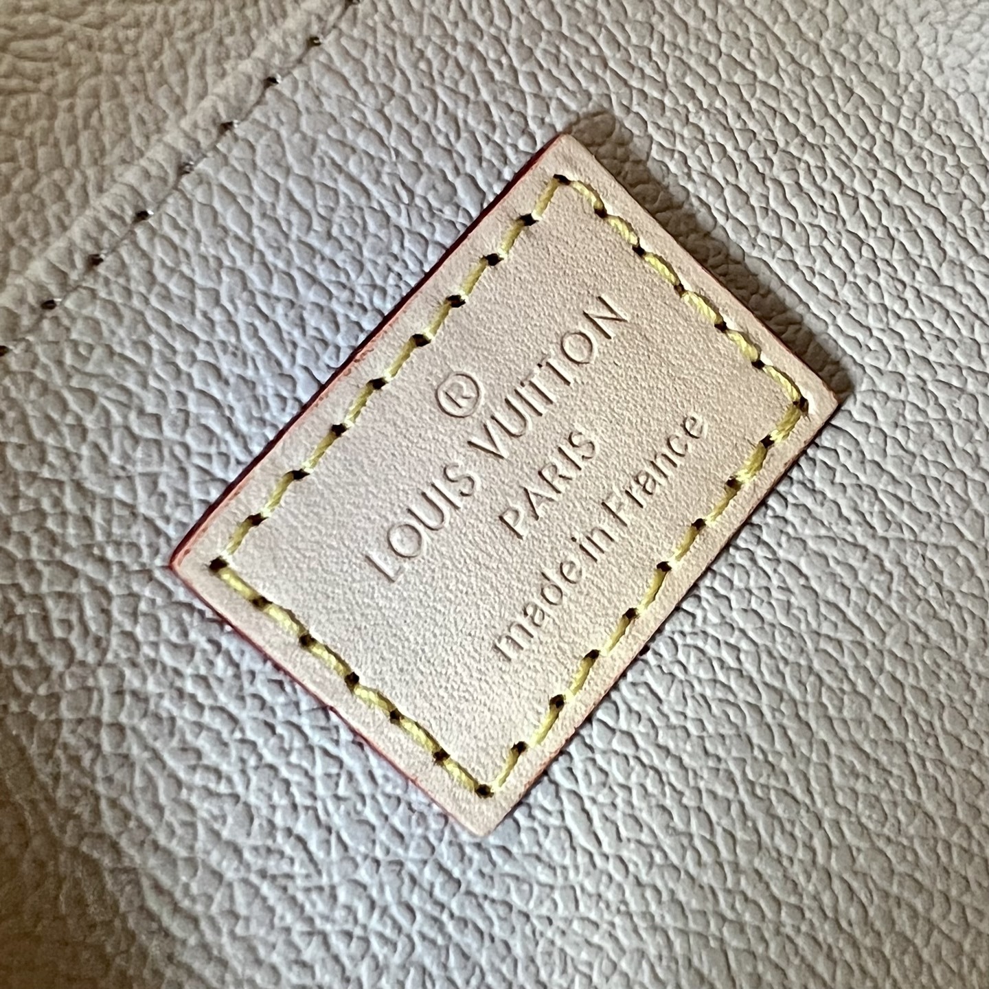 芯片版💕 化妆包 N47515白格 这款 Damier 帆布化妆包以拉链开合,取放化妆品轻松方便,设有一