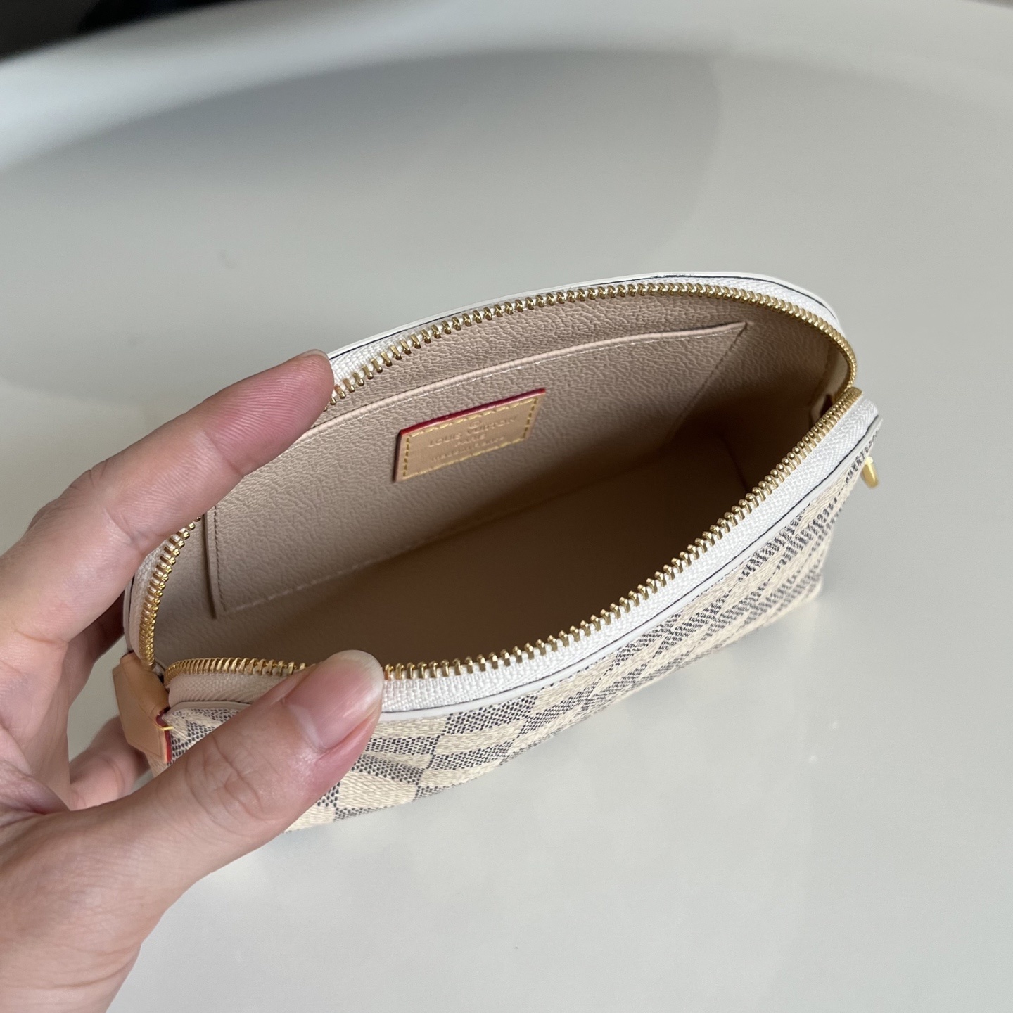 芯片版💕 化妆包 N47515白格 这款 Damier 帆布化妆包以拉链开合,取放化妆品轻松方便,设有一