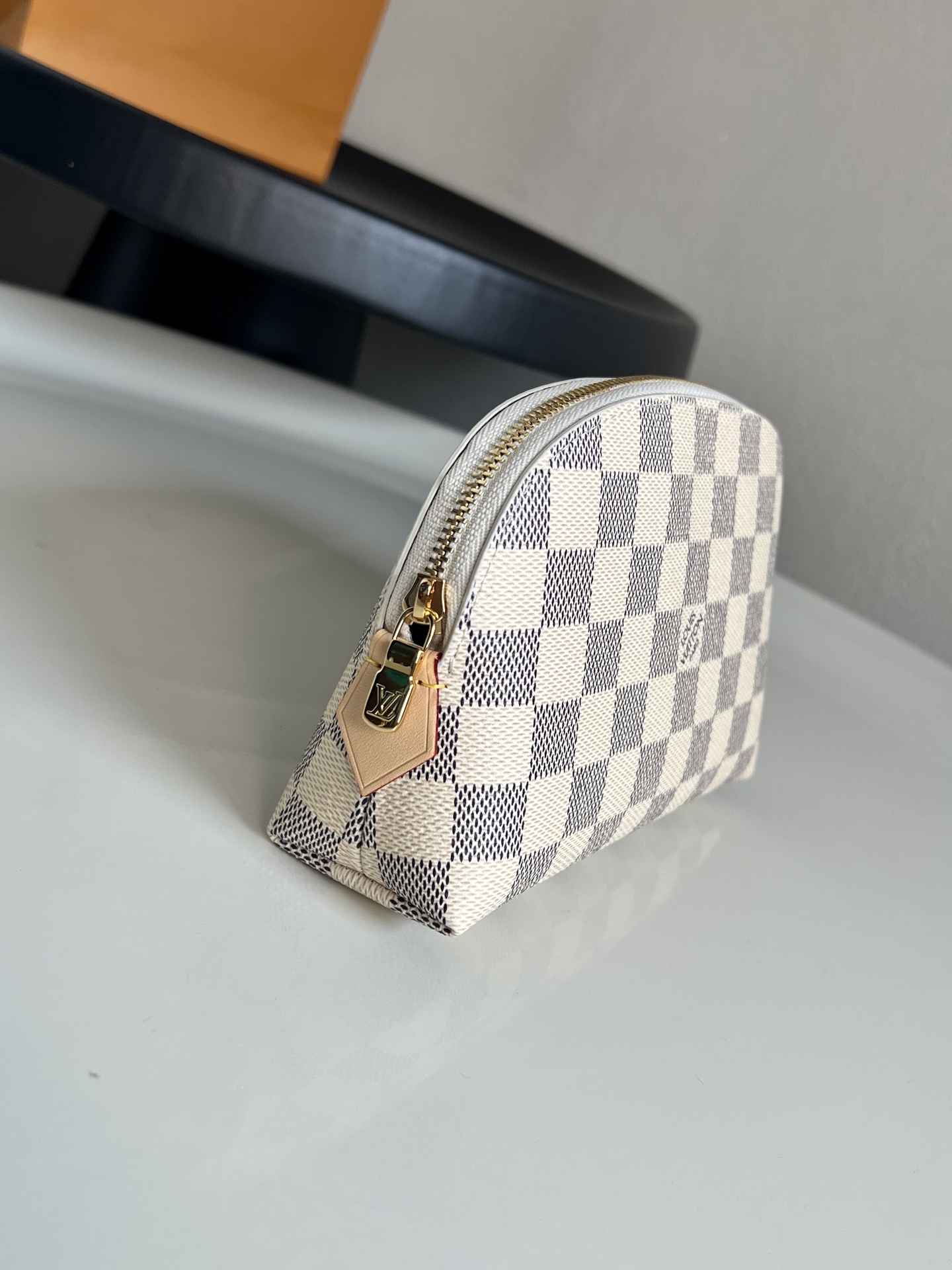 芯片版💕 化妆包 N47515白格 这款 Damier 帆布化妆包以拉链开合,取放化妆品轻松方便,设有一