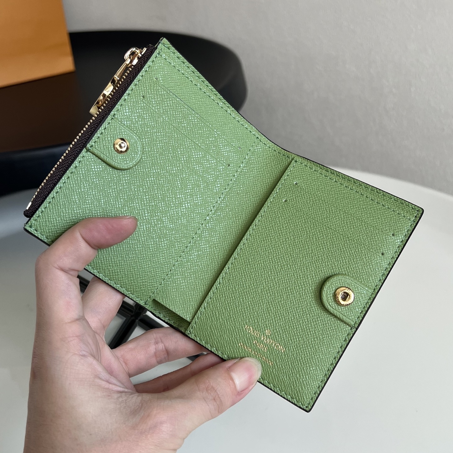 💕 顶级原单 M82415牛油果绿 Portefeuille Lisa 采用 Monogram 帆布制成
