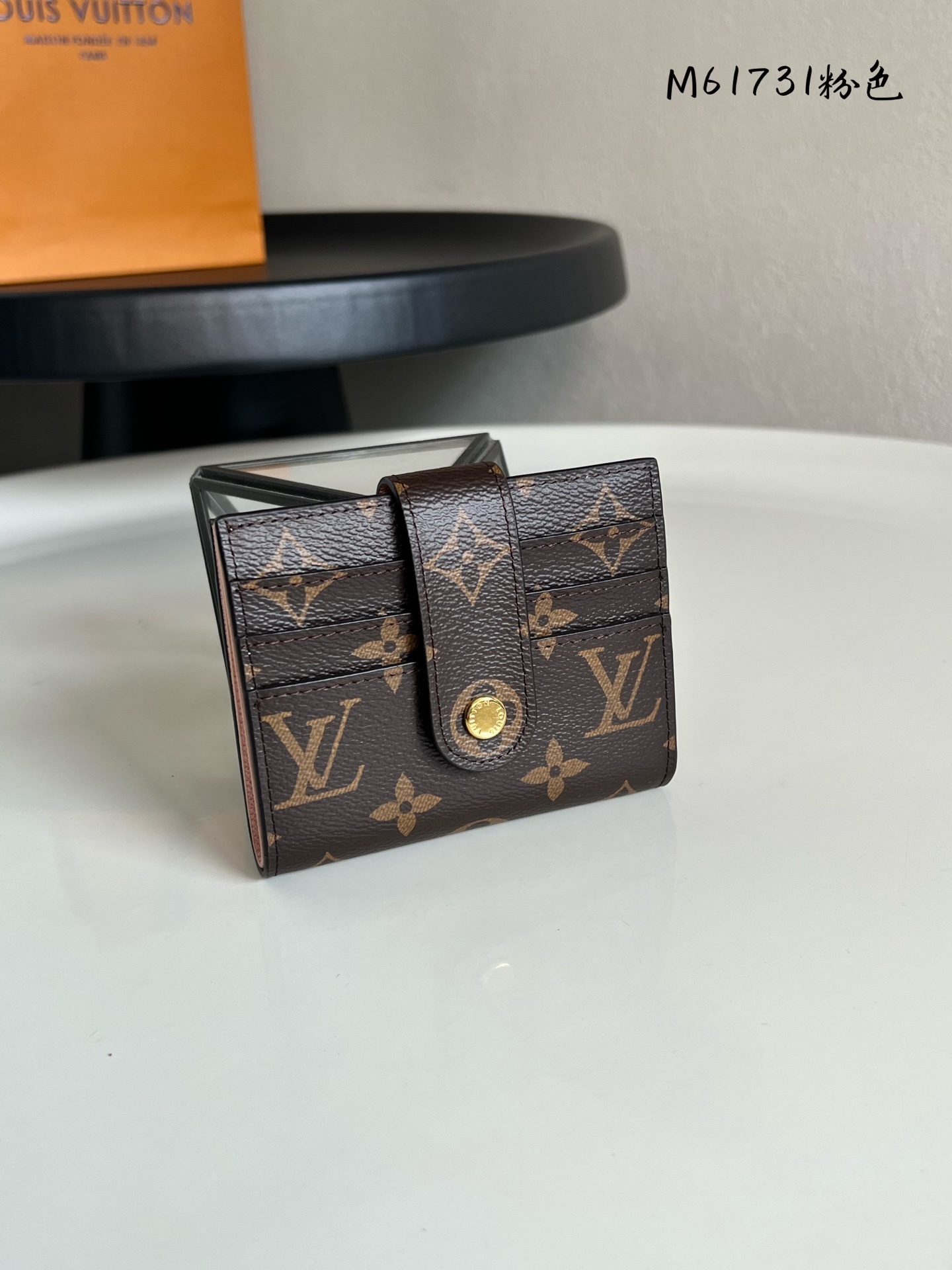 💕 顶级原单 M61731粉色 多功能卡包 此款钱夹采用柔软的Monogram 帆布制成!衬以颜色鲜艳的