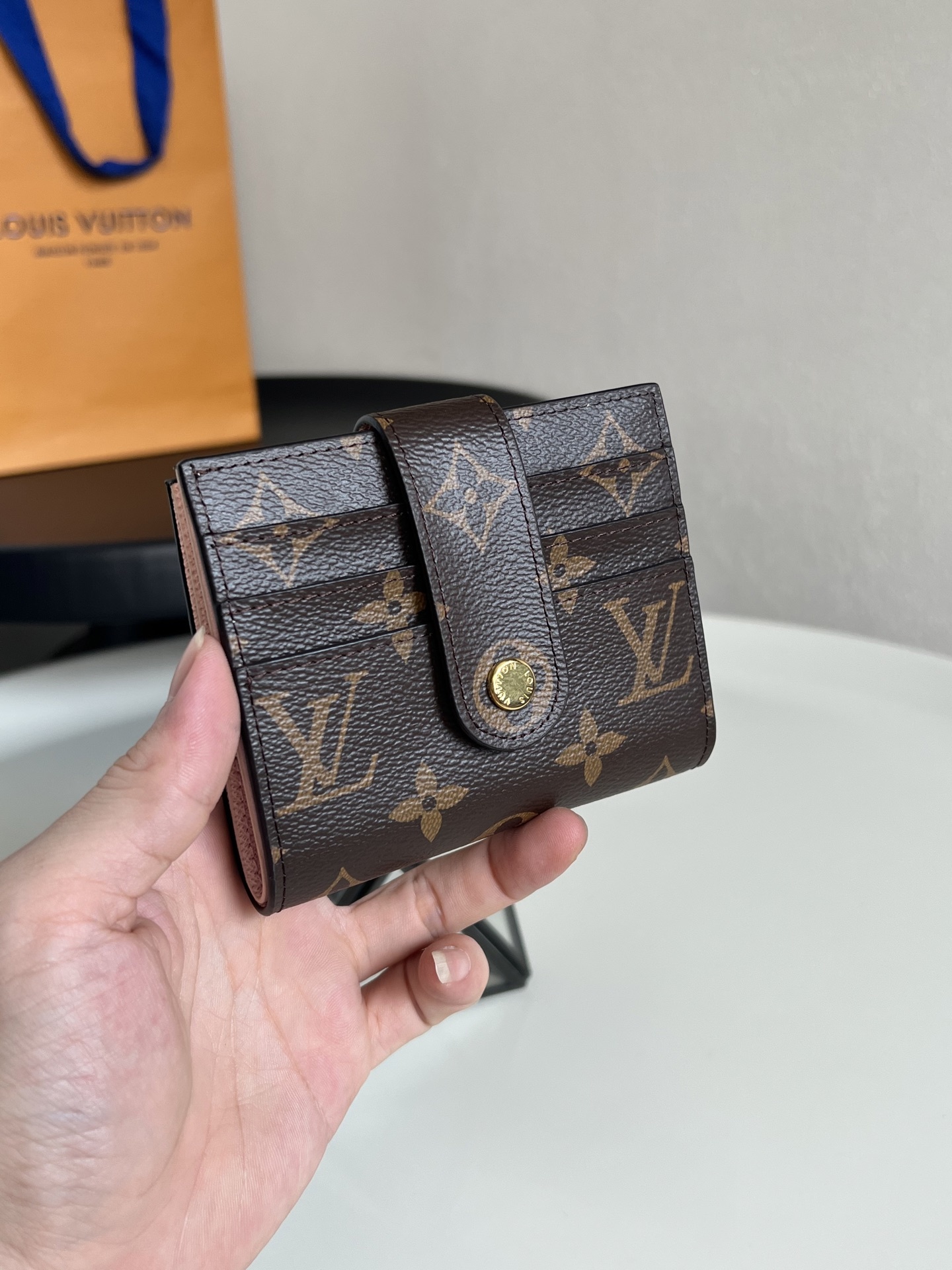 💕 顶级原单 M61731粉色 多功能卡包 此款钱夹采用柔软的Monogram 帆布制成!衬以颜色鲜艳的