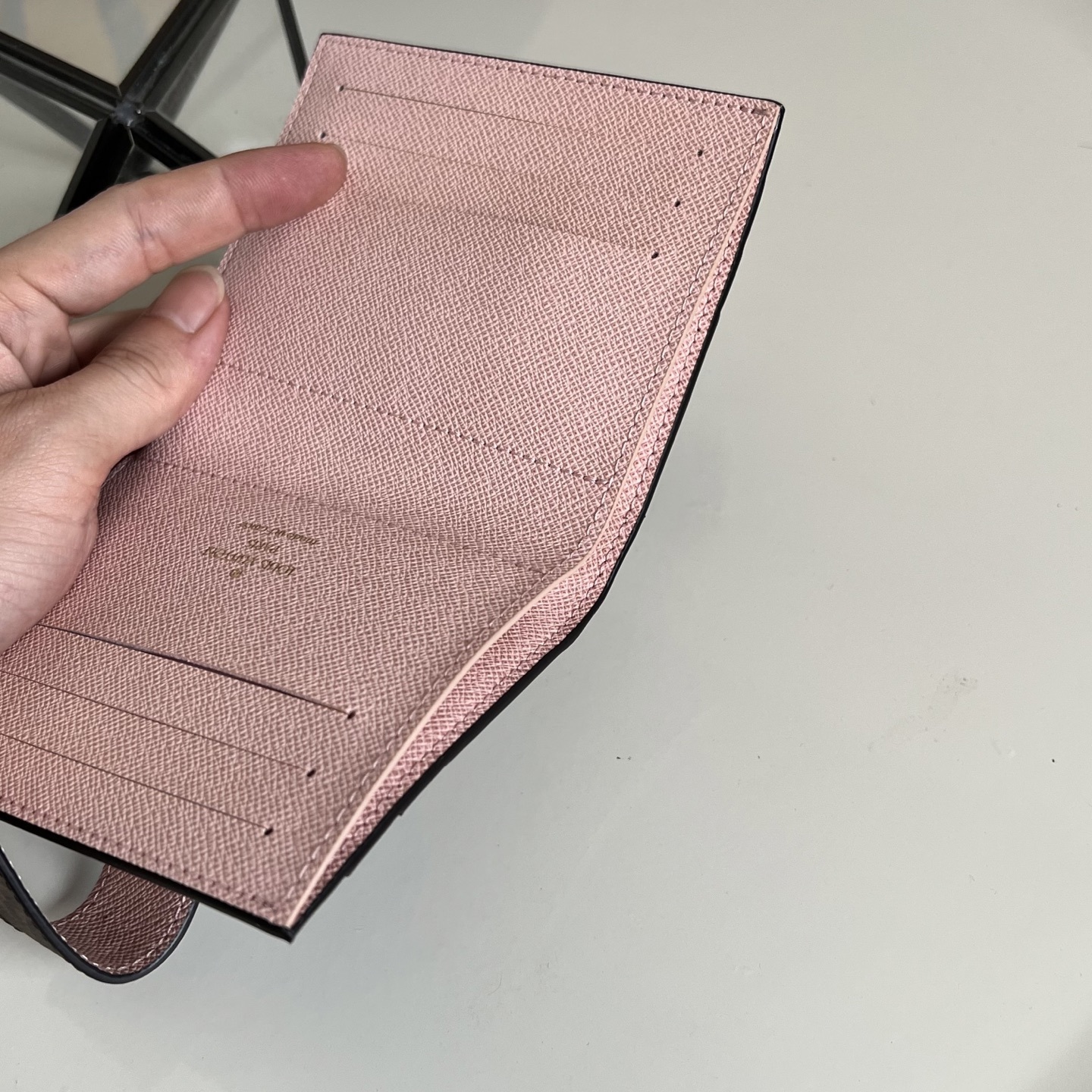 💕 顶级原单 M61731粉色 多功能卡包 此款钱夹采用柔软的Monogram 帆布制成!衬以颜色鲜艳的