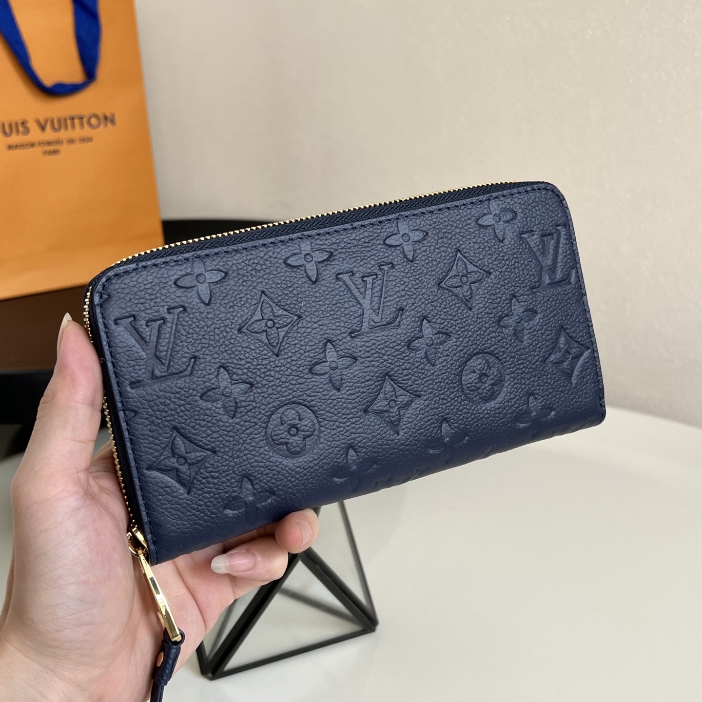 💕 M61864新蓝色！经典钱夹全新升级！新增四个信用卡槽 造型经典的 Zippy 拉链钱夹以精致而柔软