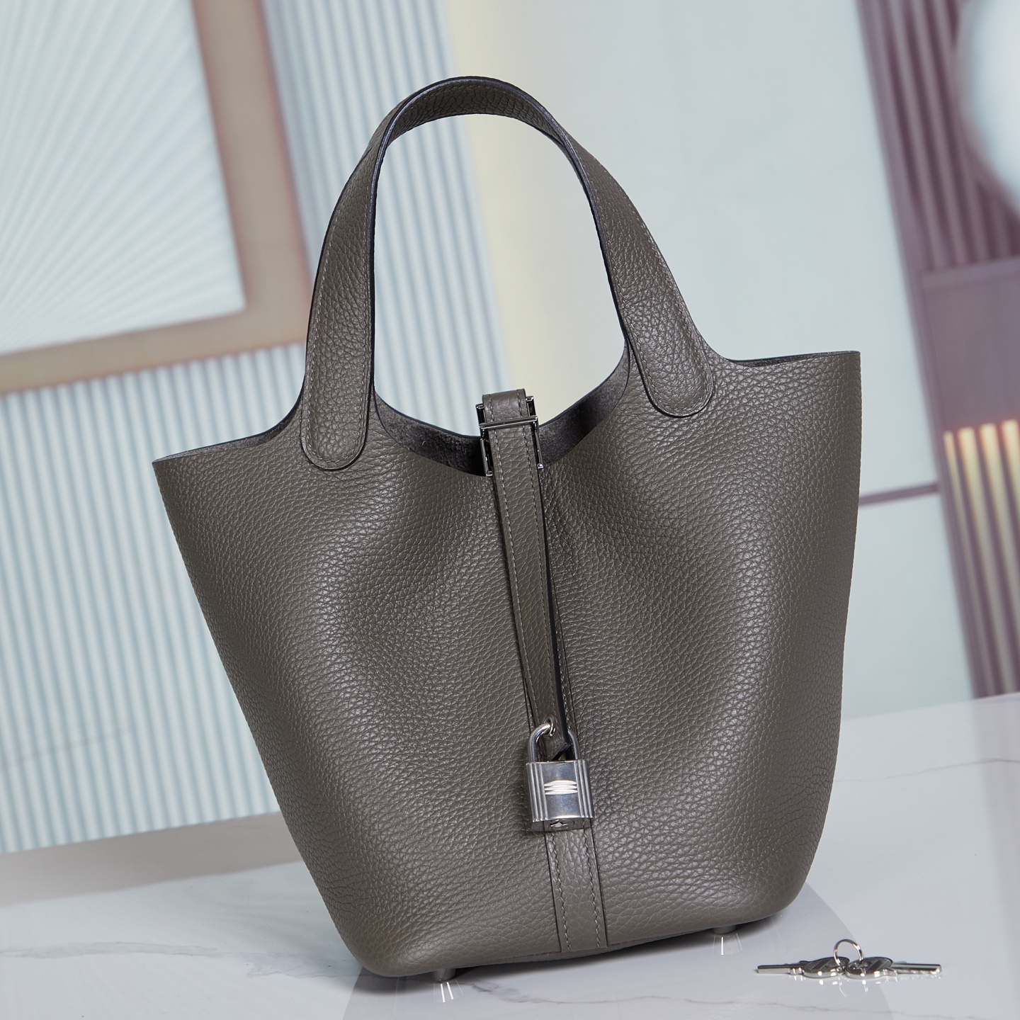 NO:699139,Hermes icotin Lock18 TC leather vegetable basket bucket women's bag tinware gray silver buckle, Hermes, hermes, Hermes,19860909爱马仕icotin Lock18 TC皮菜篮子水桶女包锡器灰银扣,爱马仕,hermes,Hermes,,Bag