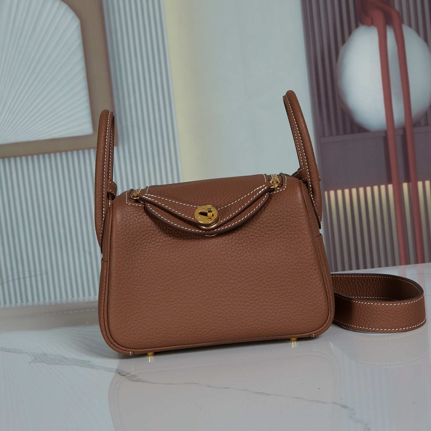 NO:698892,LindyMini 19 gold gold buckle in stock, hand-made with imported wax thread!  With Italian original edge oil Tc cowhide, hand-made copper nails, hand-engraved fonts, market absolute, Hermes, hermes, cowhide, Hermes,19860909现货LindyMini19金粽色金扣, 对版手工进口腊线缝制！配意大利原厂边油 Tc牛皮, 手打铜钉 手工刻字字体 市场绝绝子,爱马仕,hermes,cowhide,Hermes,,Bag