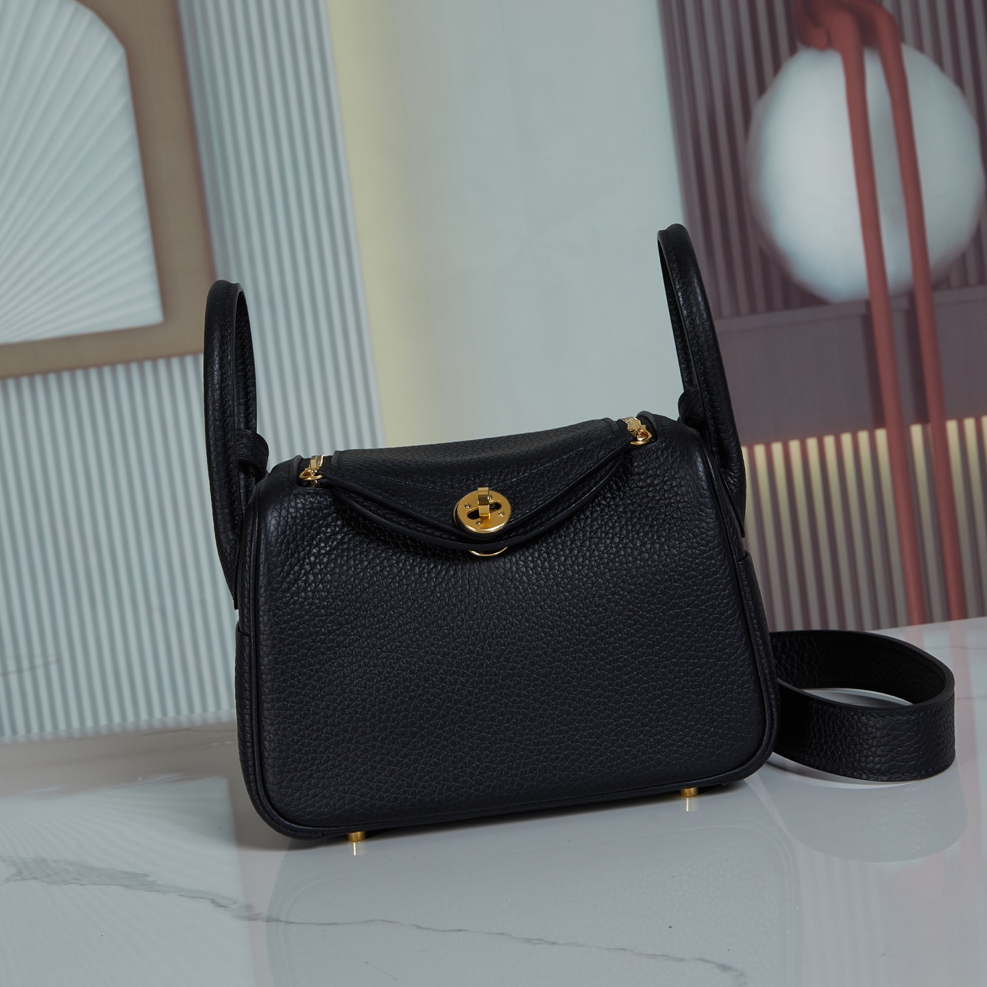 NO:698890,LindyMini19 black gold buckle in stock, hand-sewn with imported wax thread!  With Italian original edge oil Tc cowhide, hand-made copper nails, hand-engraved fonts, market absolute, Hermes, hermes, cowhide, Hermes,19860909现货LindyMini19黑色色金扣, 对版手工进口腊线缝制！配意大利原厂边油 Tc牛皮, 手打铜钉 手工刻字字体 市场绝绝子,爱马仕,hermes,cowhide,Hermes,,Bag