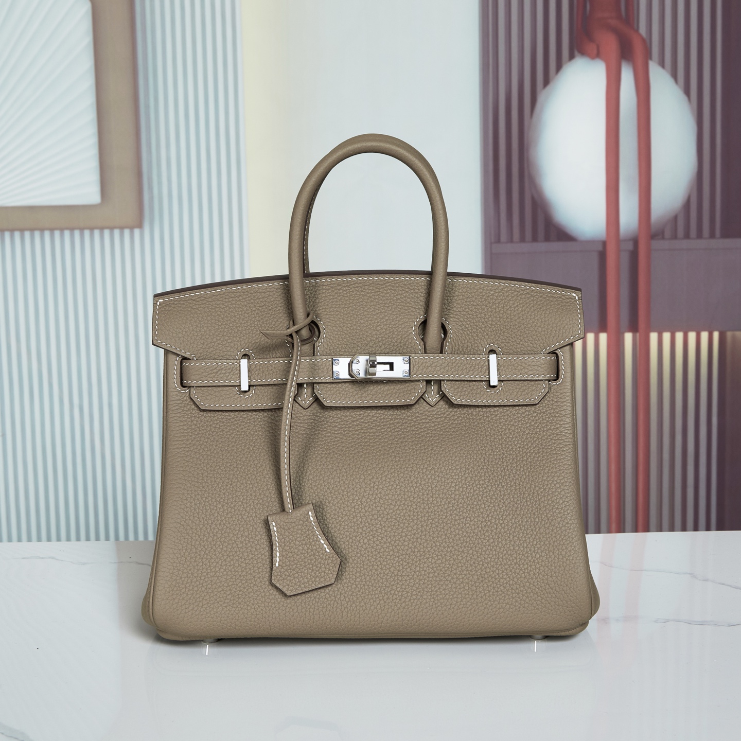 NO:698905,Birkin 25 platinum 25 Togo leather milkshake silver buckle, all hand-stitched imported wax thread, hand-made copper nails, all-steel hand-engraved font hardware, complete set of packaging, Hermes, Hermes,19860909Birkin25铂金25Togo皮奶昔白银扣 全手缝进口腊线 手打铜钉 全钢手刻字体五金 配全套包装,爱马仕,hermes,Hermes,,Bag