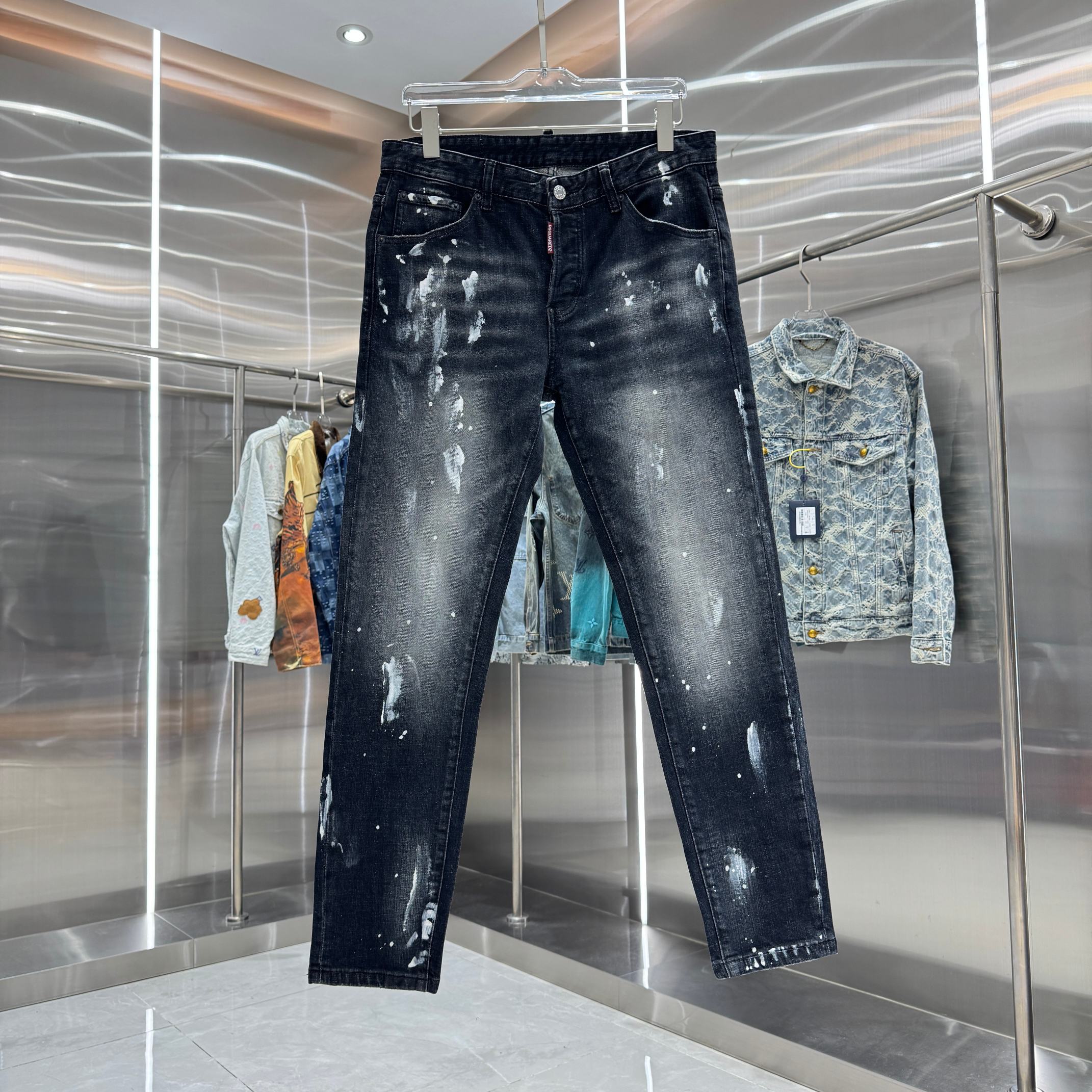 P155 DSQUARED2 Jeans ajustados de estilo urbano con lavado a la piedra y graffiti, color negro, tallas 44 46 48 50 52 54